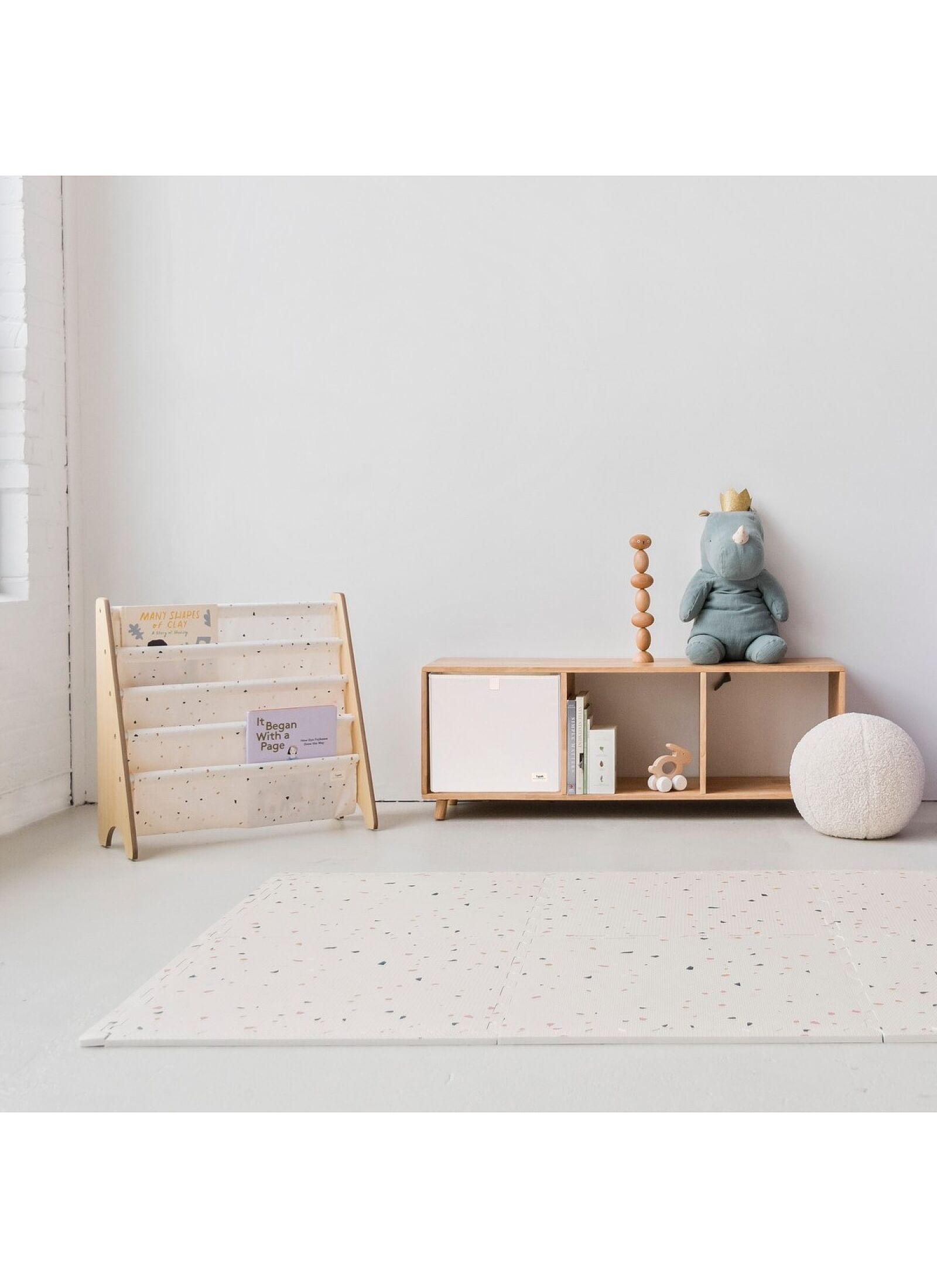 BOOK RACK TERRAZZO CLAY