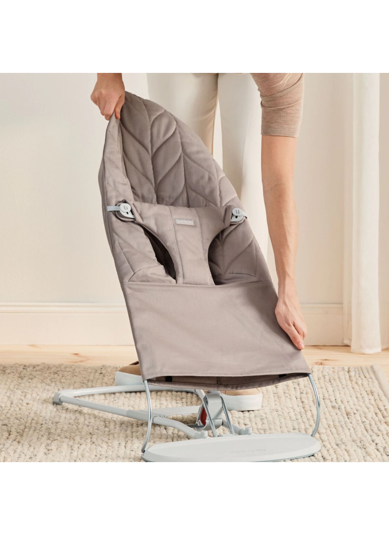 BABY BOUNCER BLISS PETAL SAND GREY