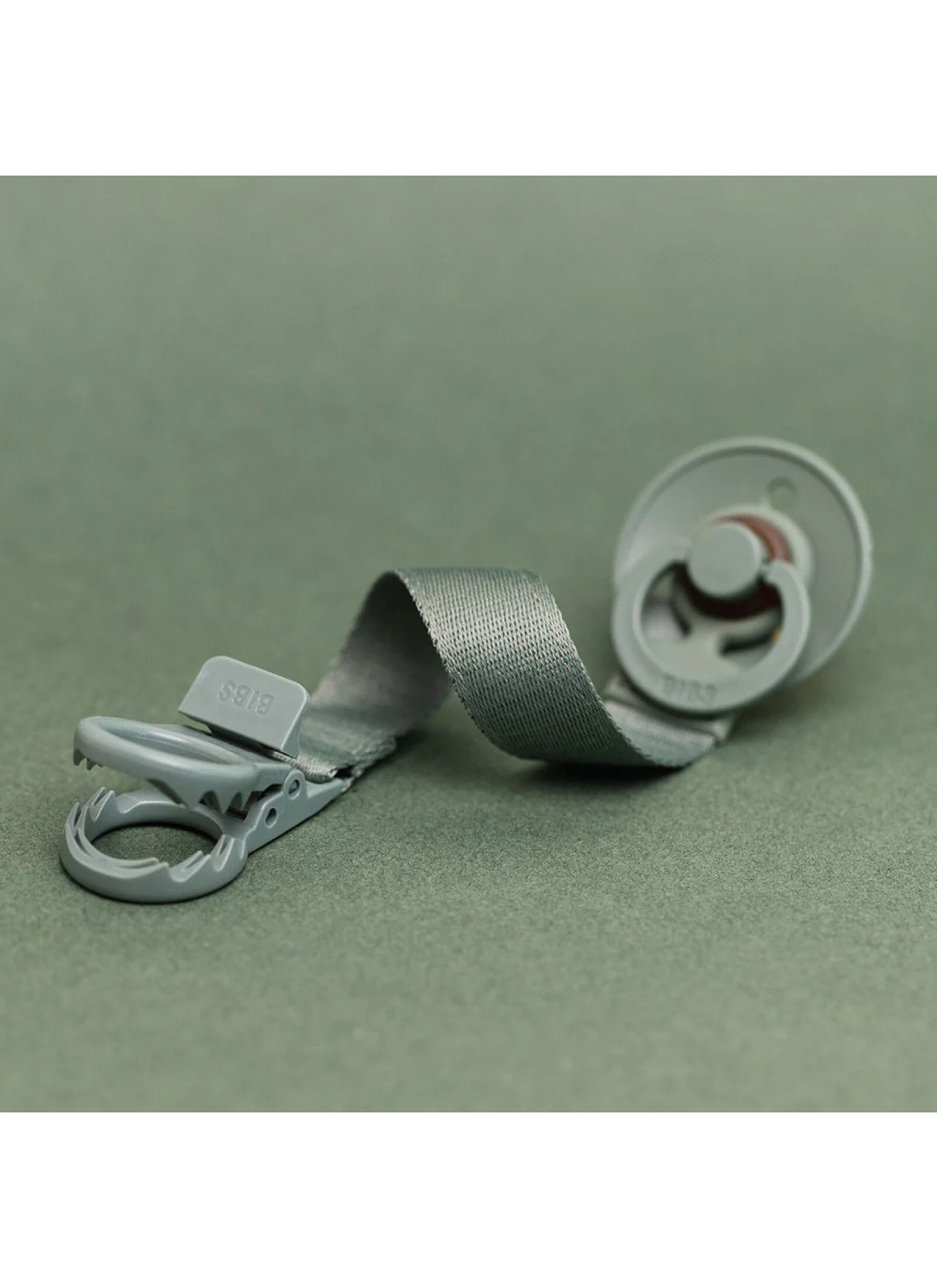 PACIFIER CLIP PINE