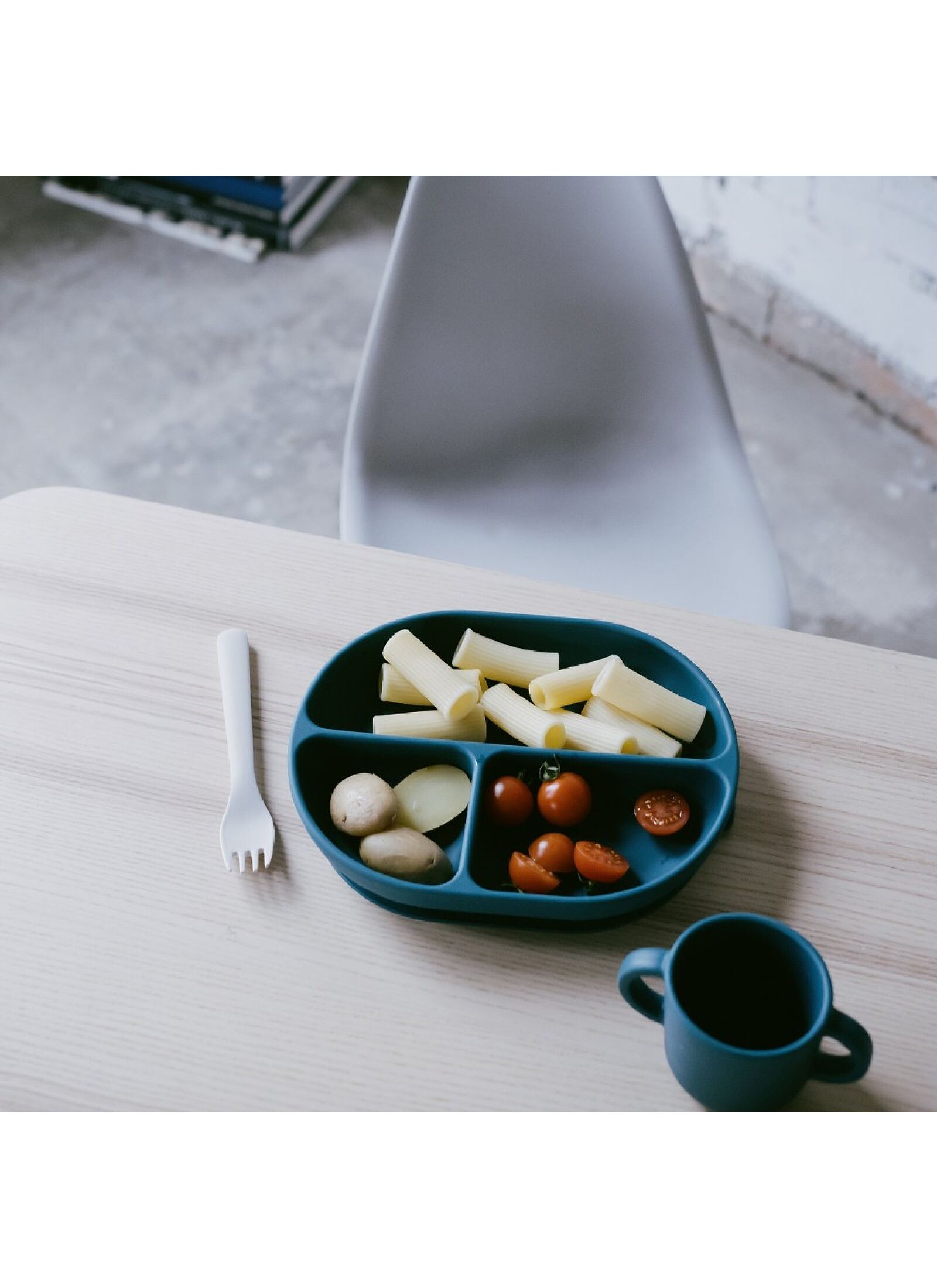 SILICONE DIVIDED PLATE BLUE ABYSS