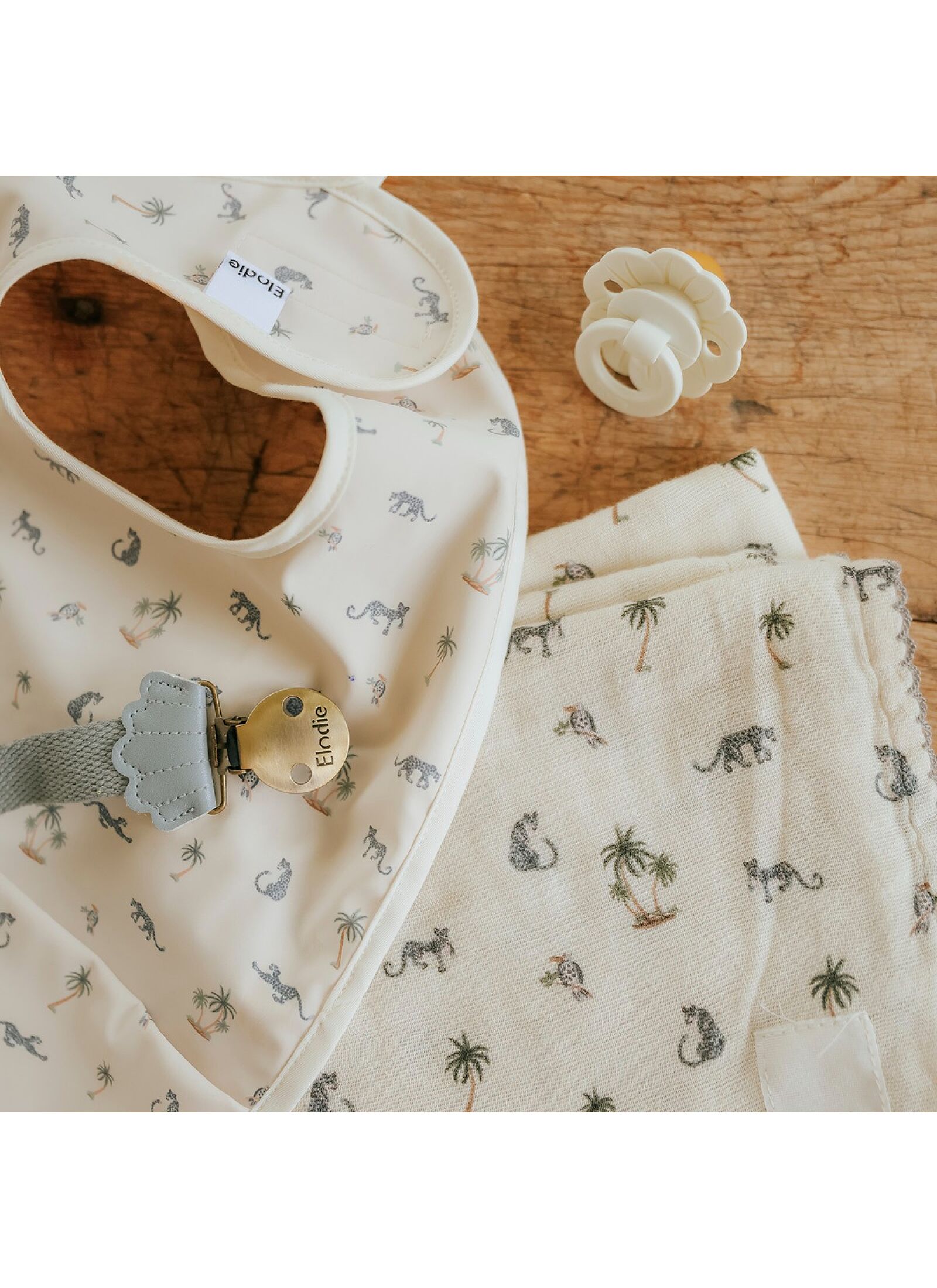 BABY BIB GARDEN LEO'S RESORT