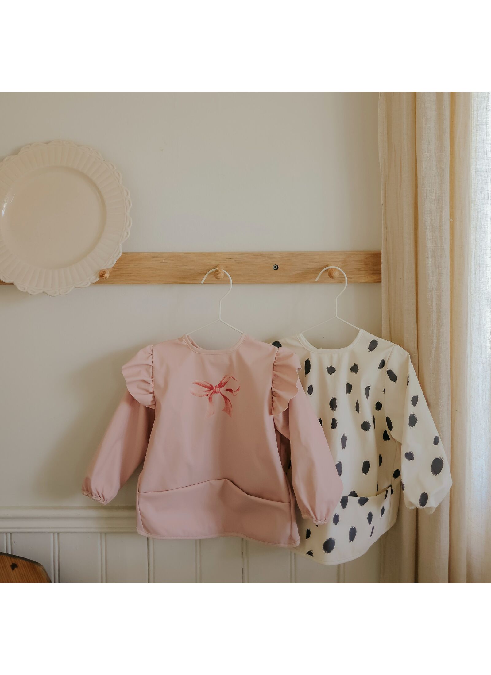 LONGSLEEVED BIB ROSY BOW