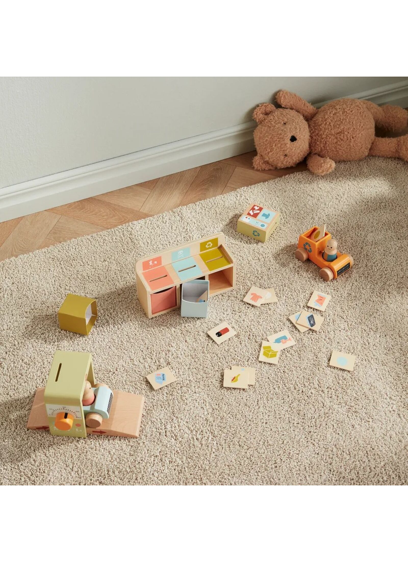 WOODEN RECYCLING STATION