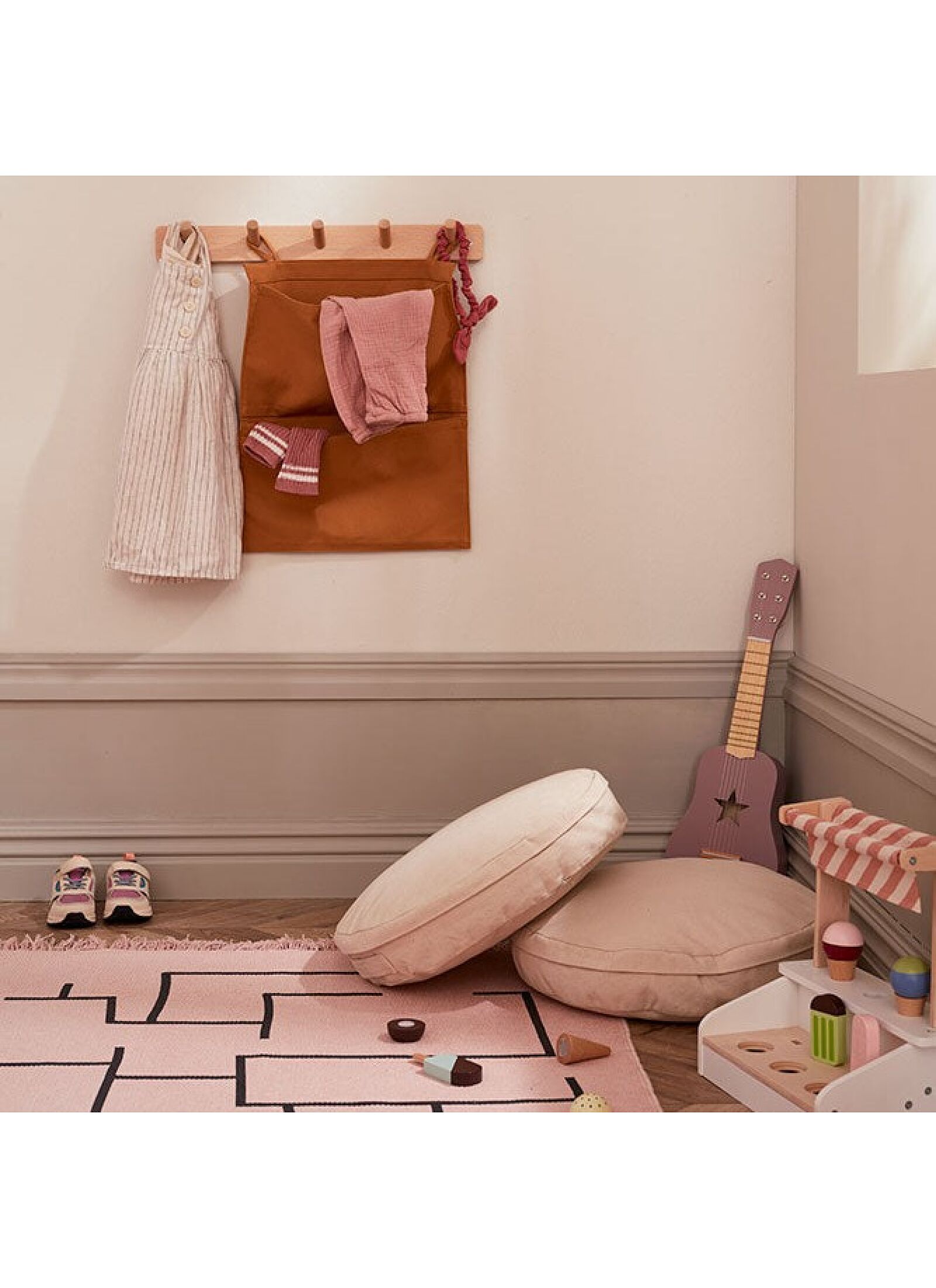 HANGING WALL ORGANIZER BROWN