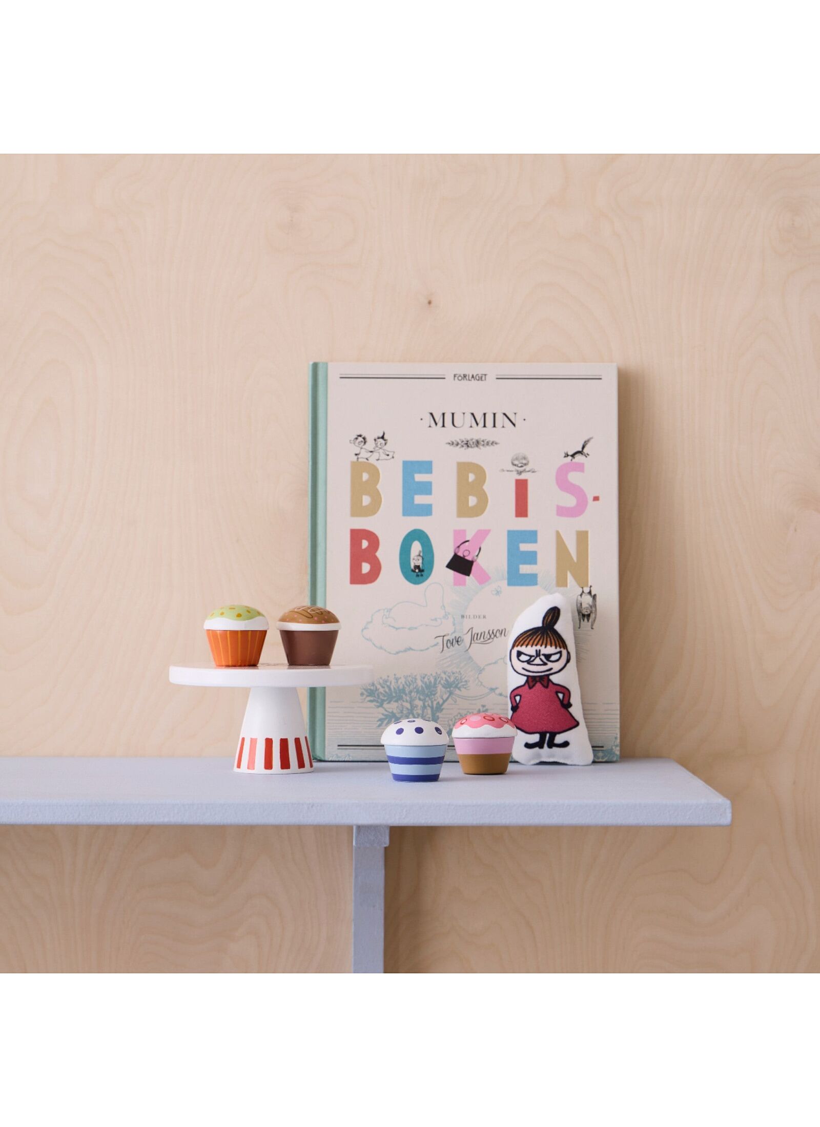 WOODEN TRAY WITH CAKES MOOMIN