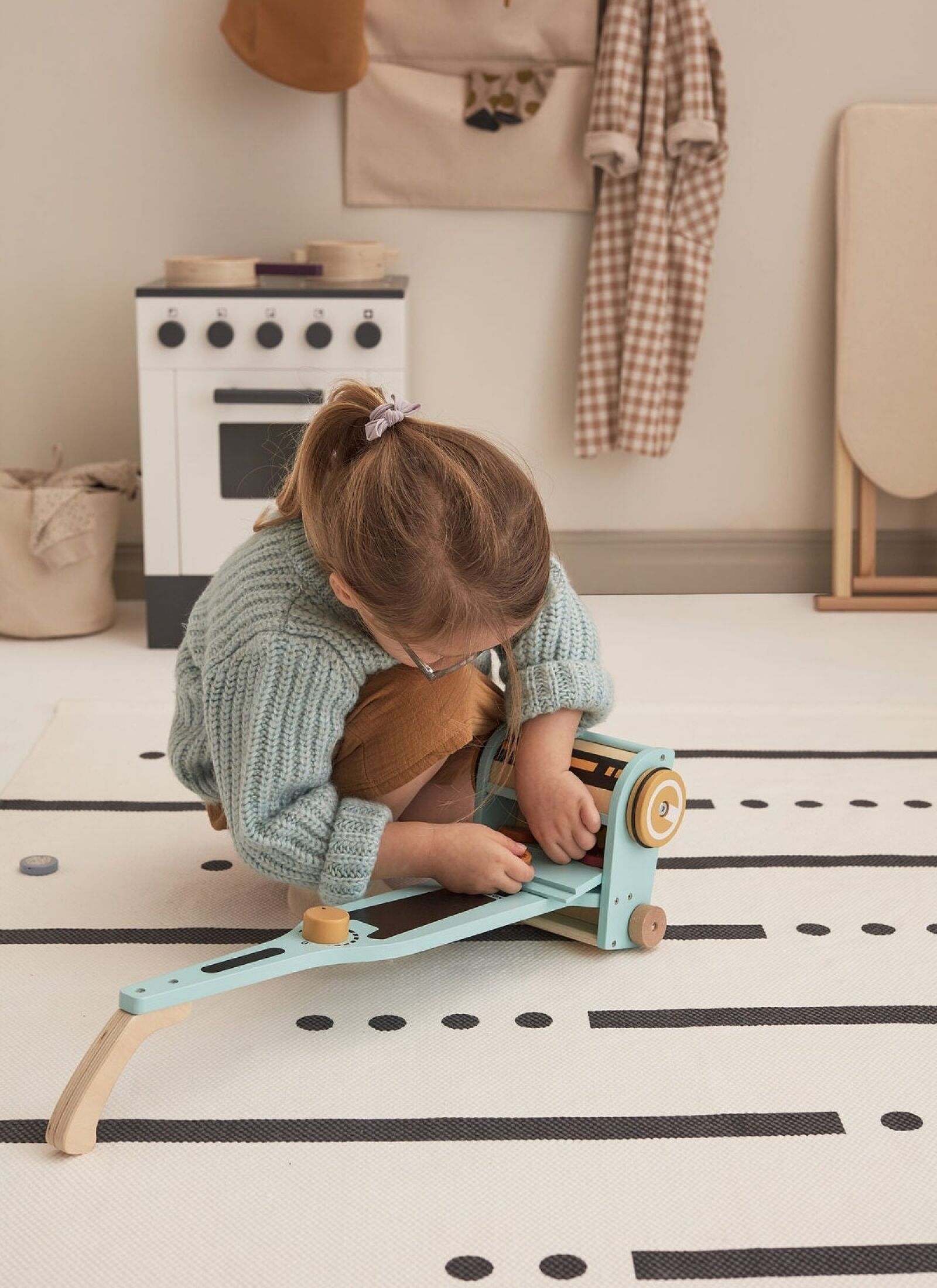 WOODEN VACUUM CLEANER