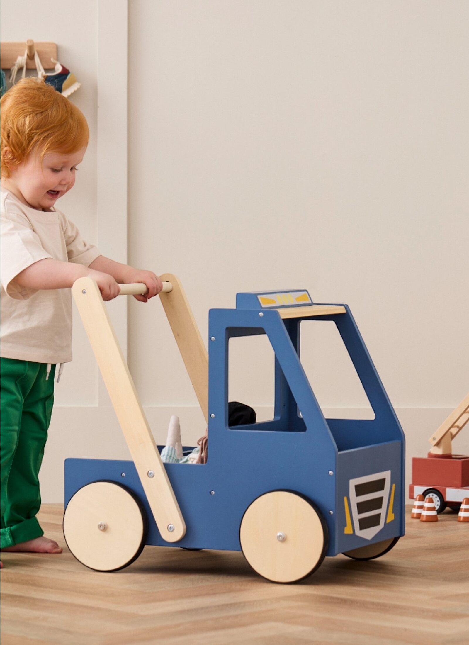 WOODEN WALKER TRUCK AIDEN