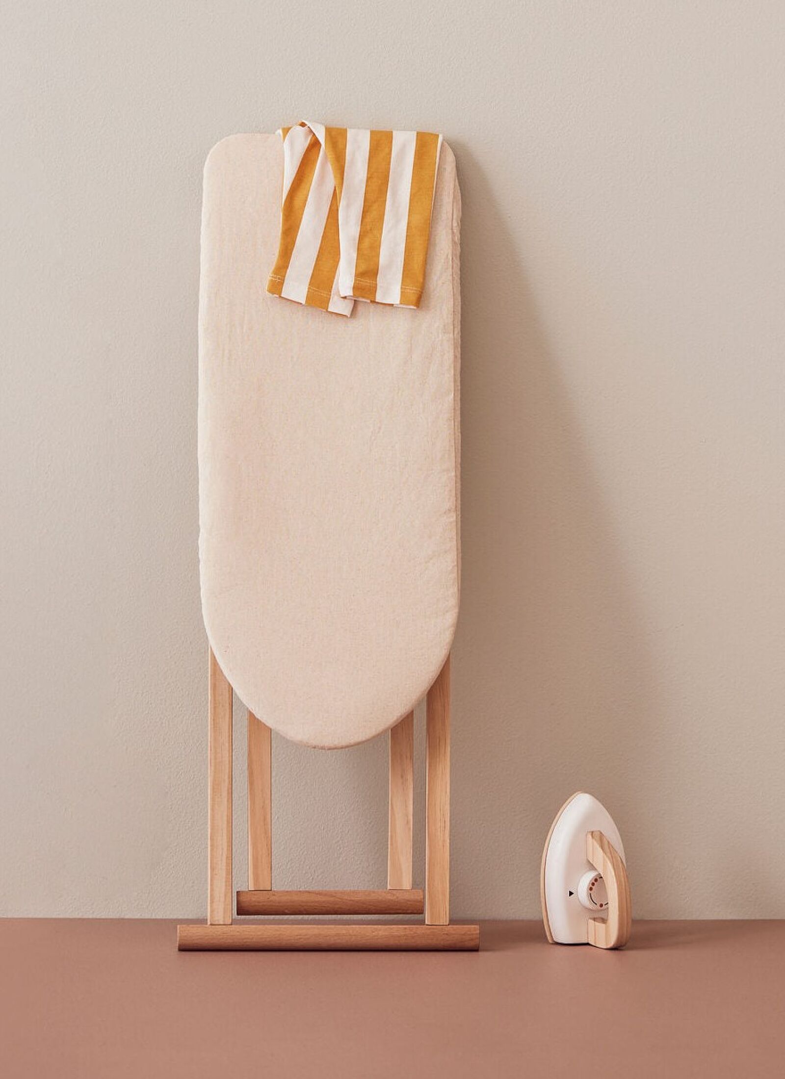 WOODEN IRON BOARD WITH IRON BISTRO