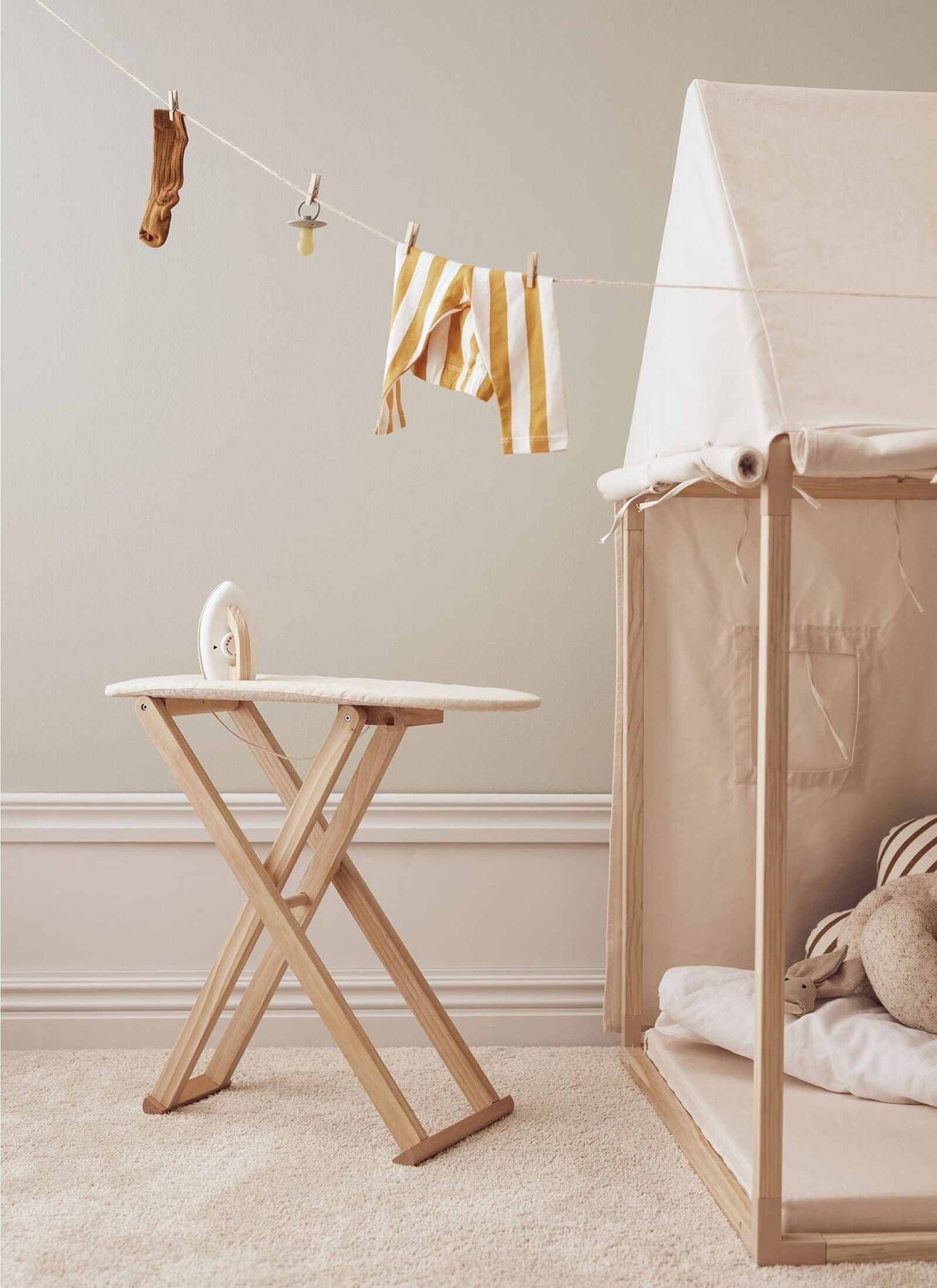 WOODEN IRON BOARD WITH IRON BISTRO