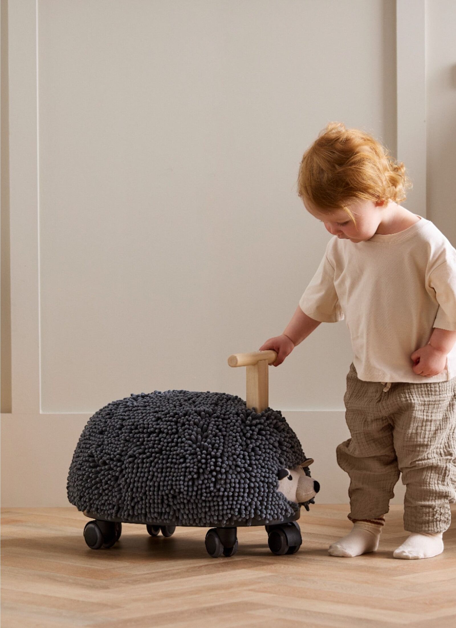 WOODEN WHEELBARROW EDVIN HEDGEHOG