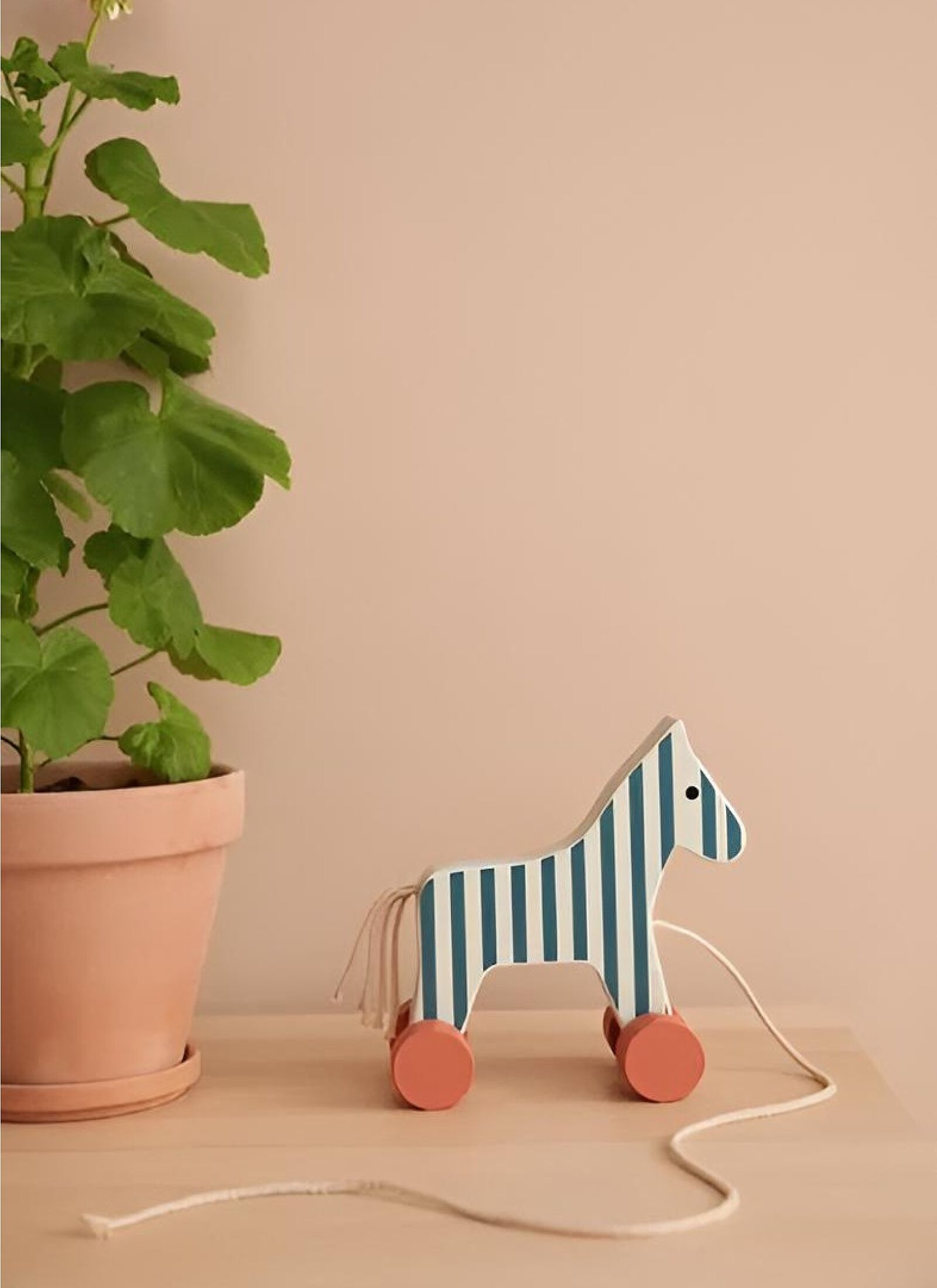 PULL ALONG HORSE STRIPE