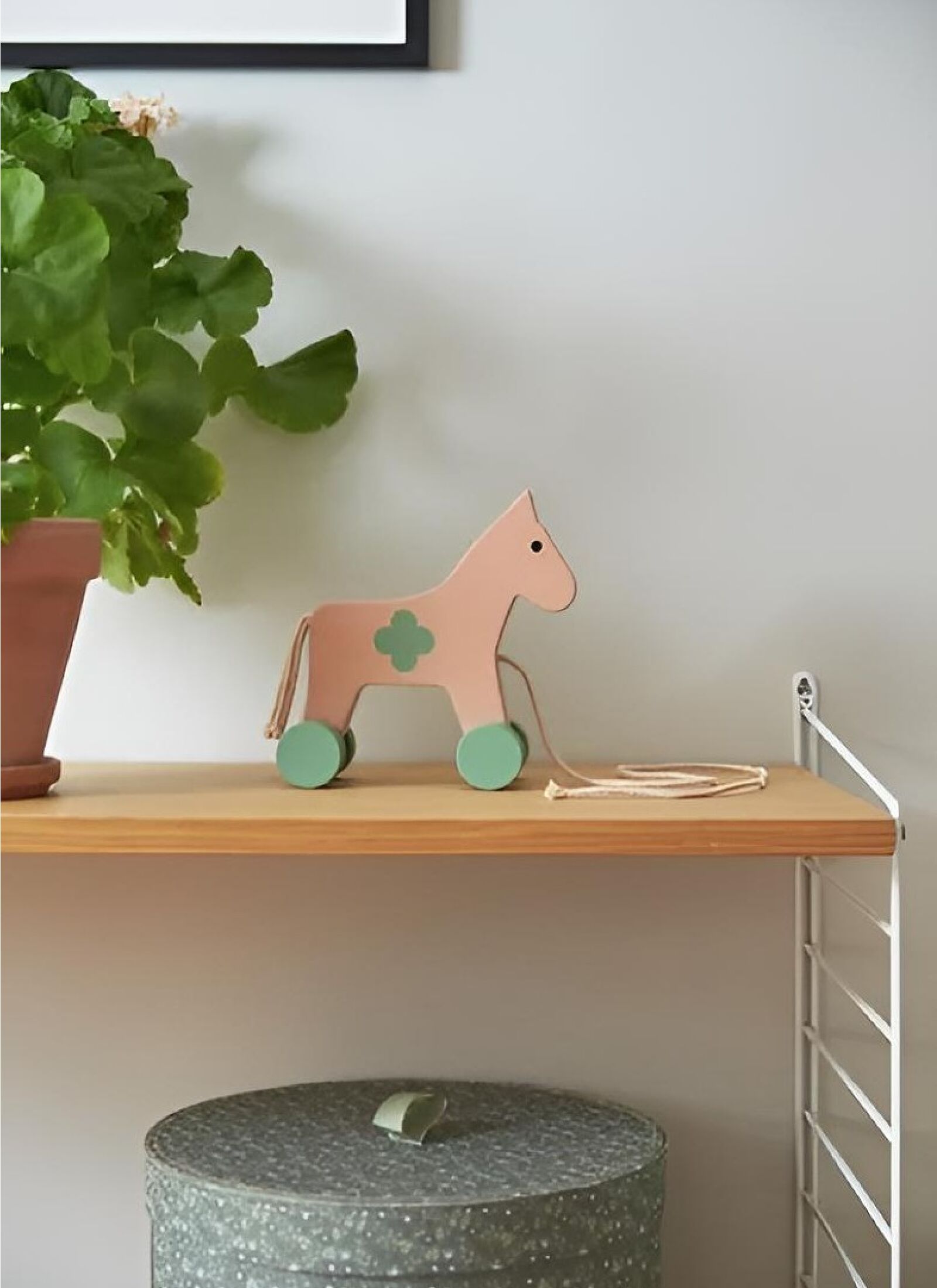 PULL ALONG HORSE PINK