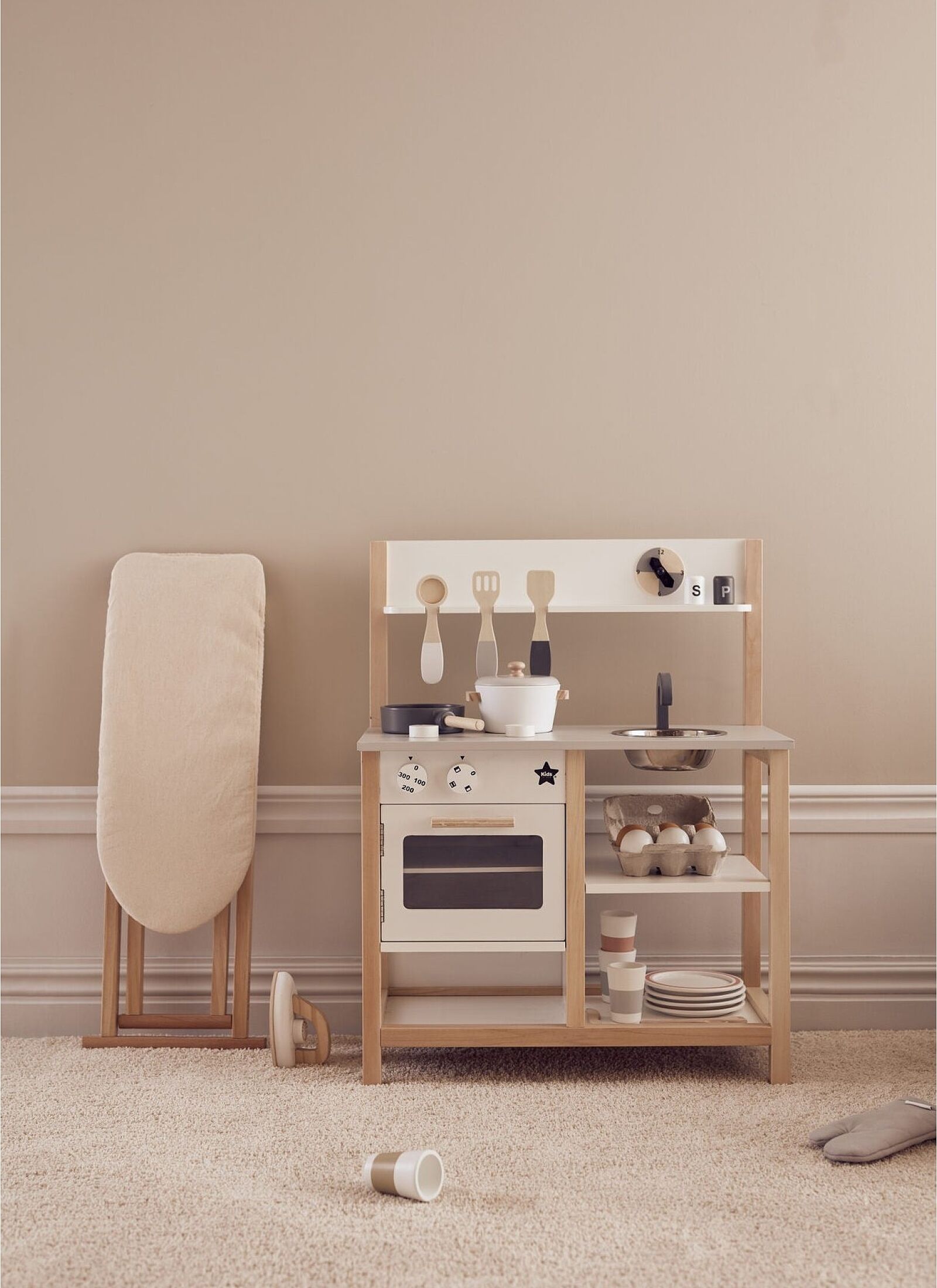 WOODEN TOY KITCHEN NATURAL/WHITE