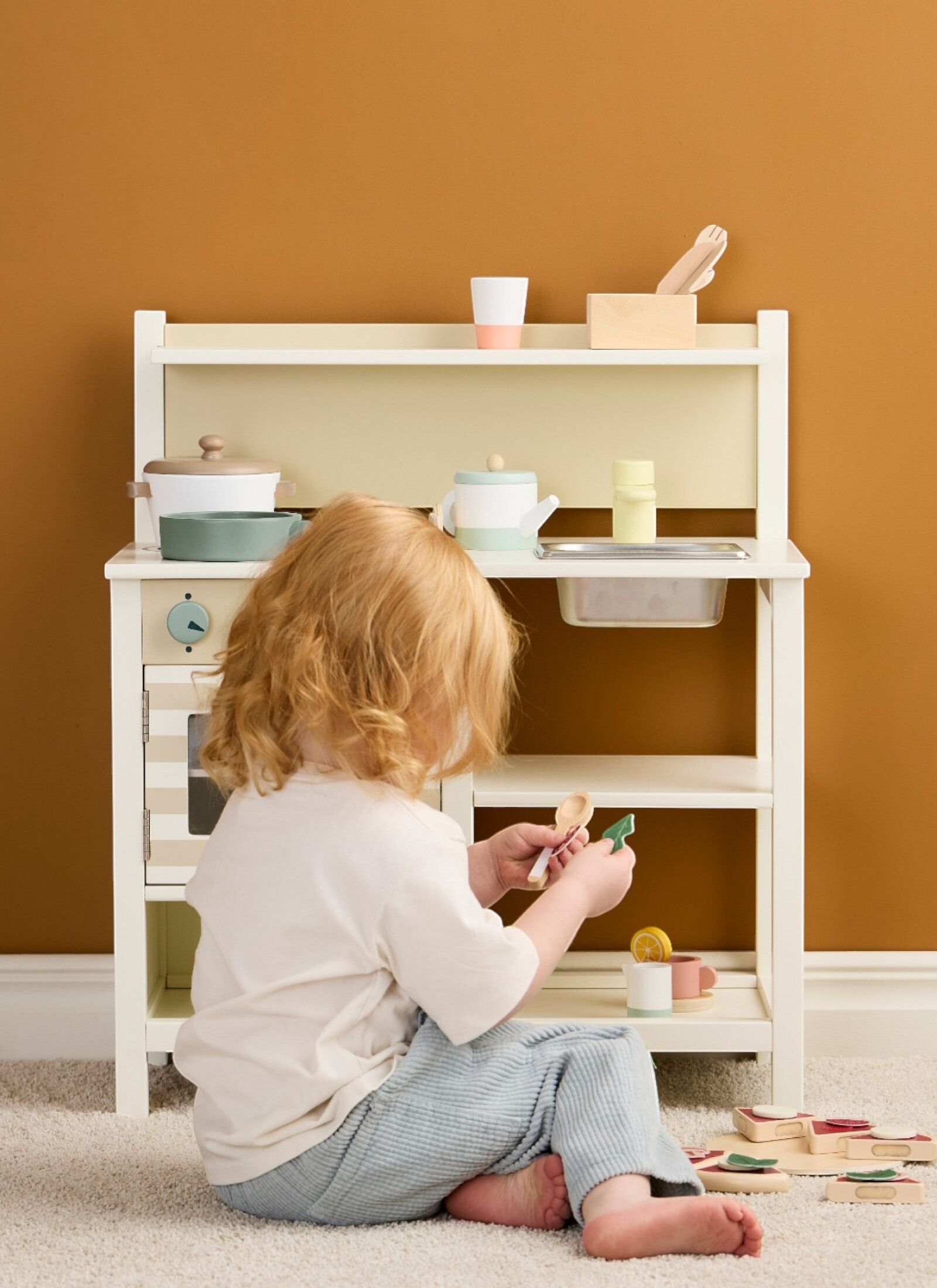 WOODEN TOY KITCHEN KID'S HUB