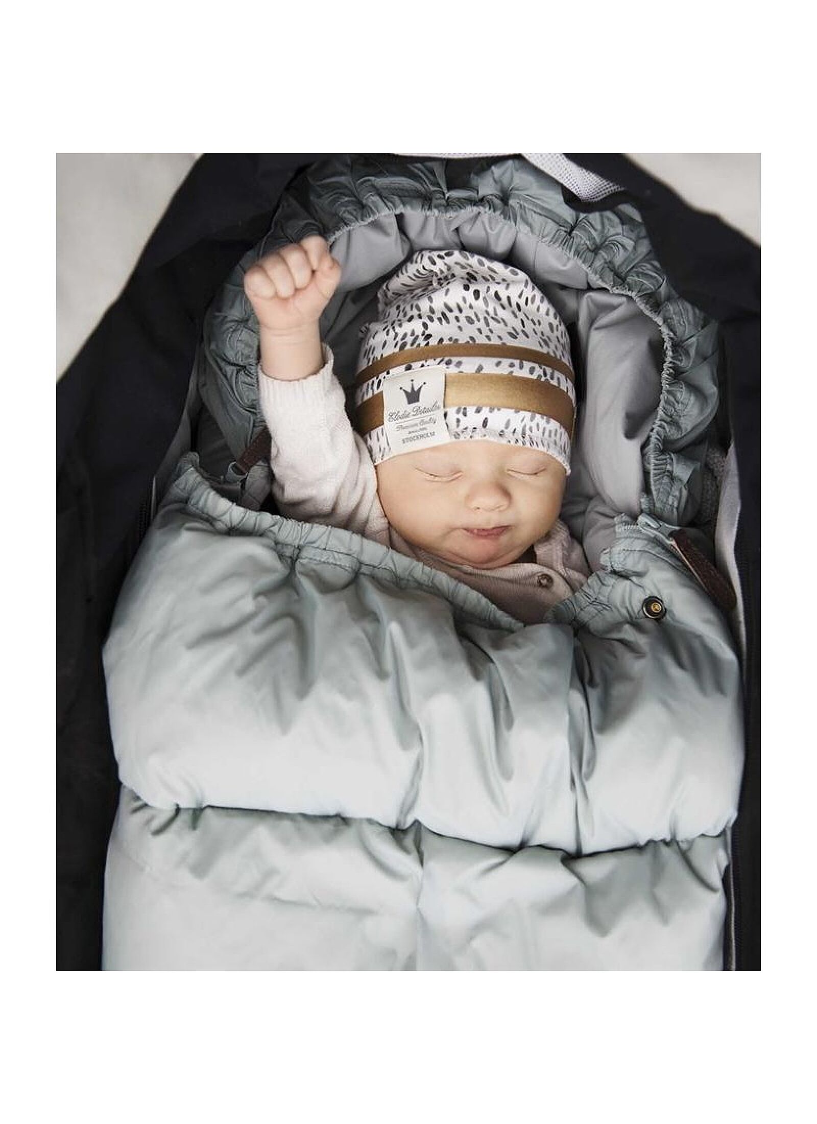 WINTER BEANIE VINTAGE FLOWER