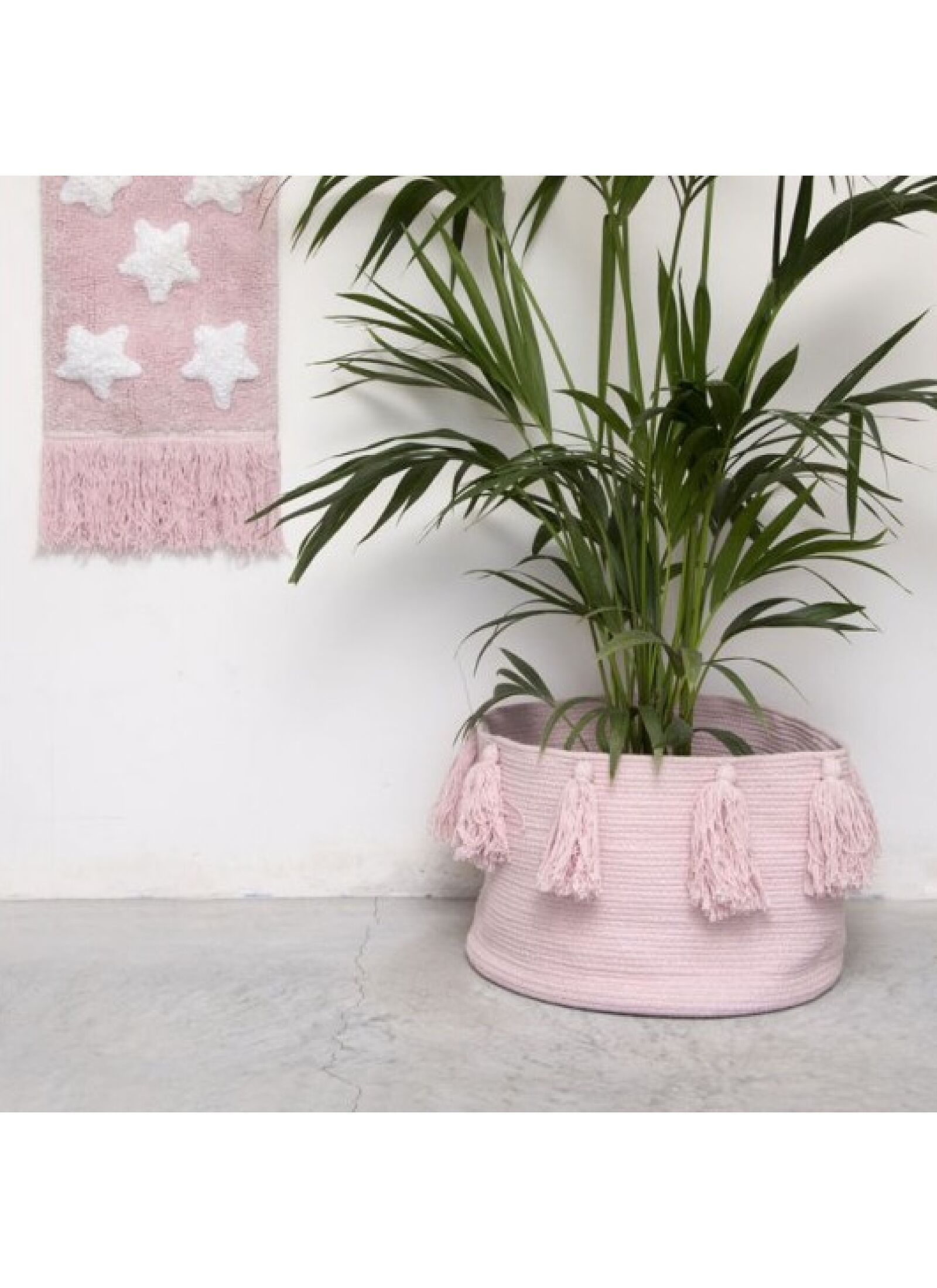 BASKET TASSELS PINK (30X45)