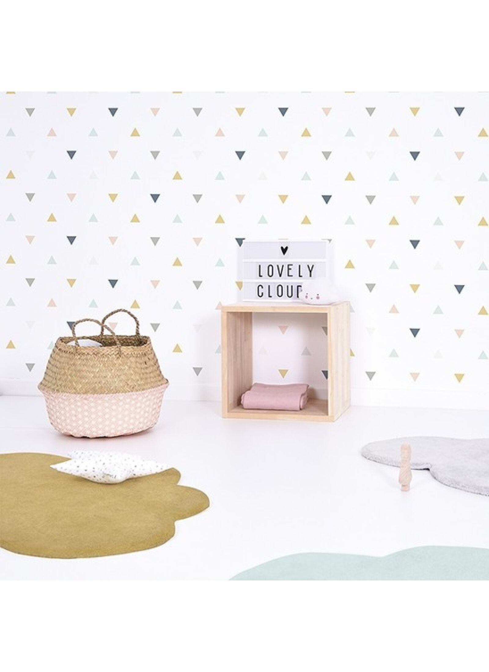 WALLPAPER GEO TRIANGLES PINK