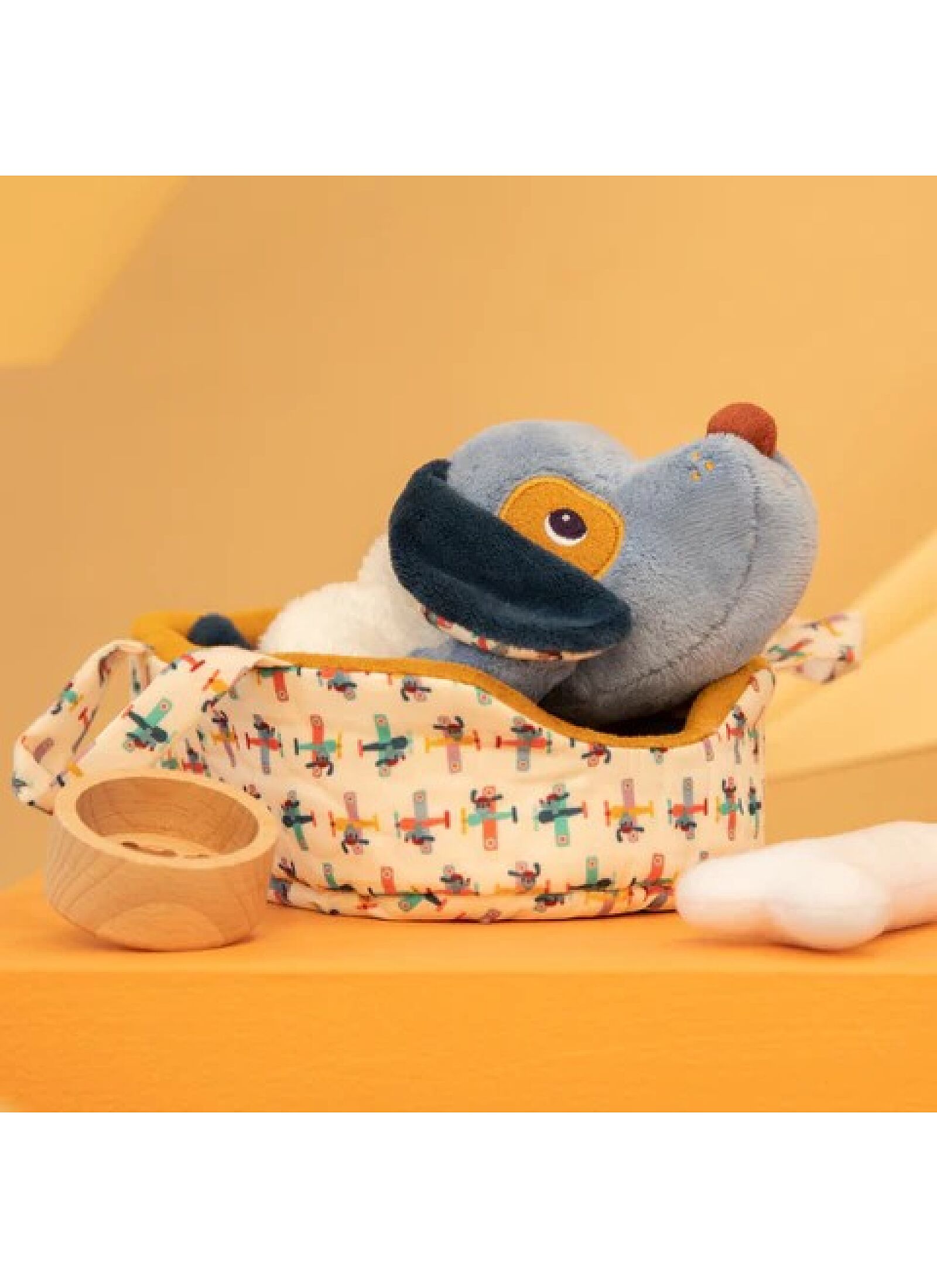 SOFT DOG WITH BASKET JULES