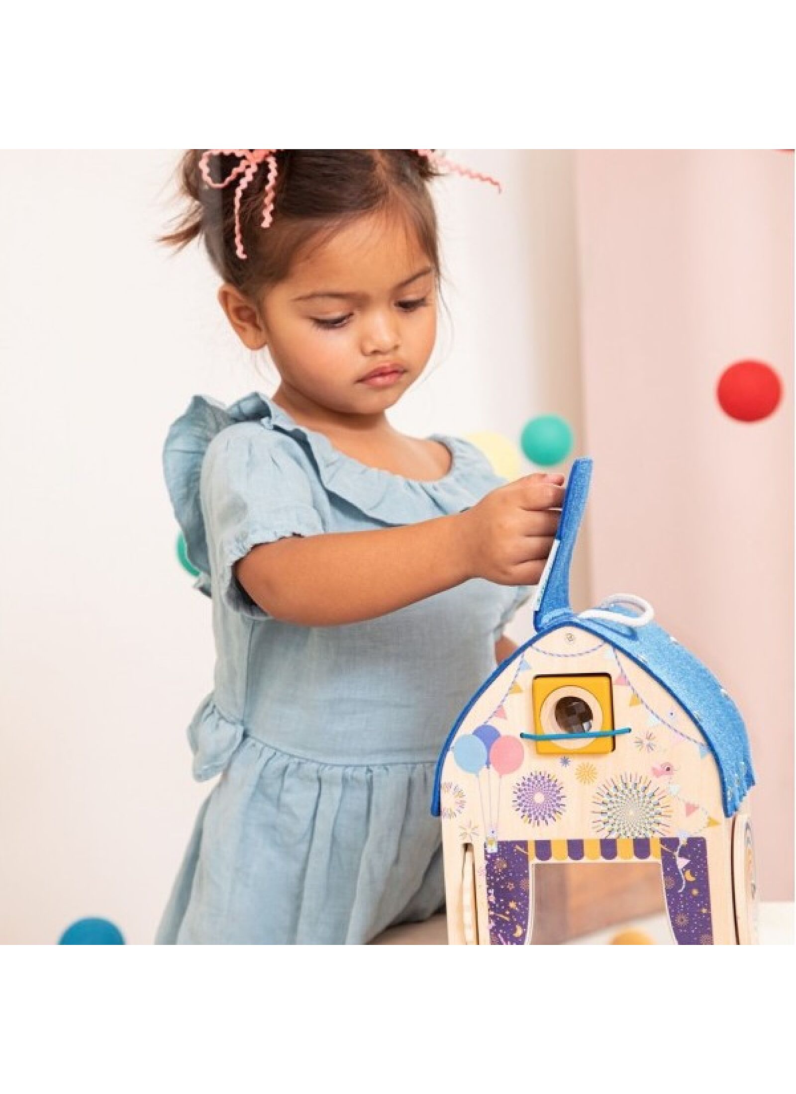 WOODEN ILLUTIONIST'S DISCOVERY HOUSE