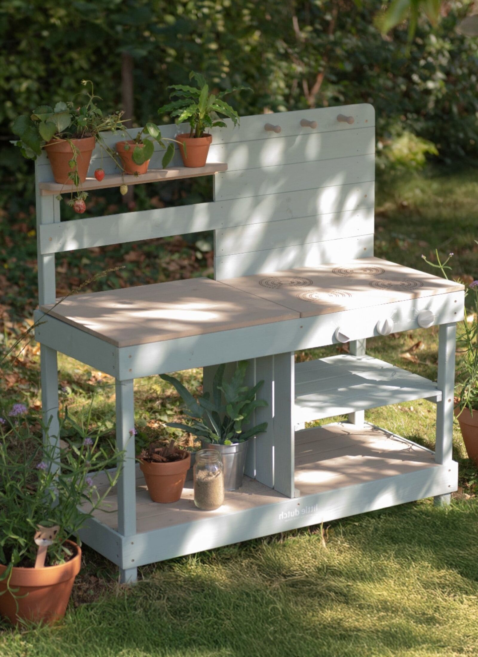 WOODEN OUTDOOR KITCHEN GREEN