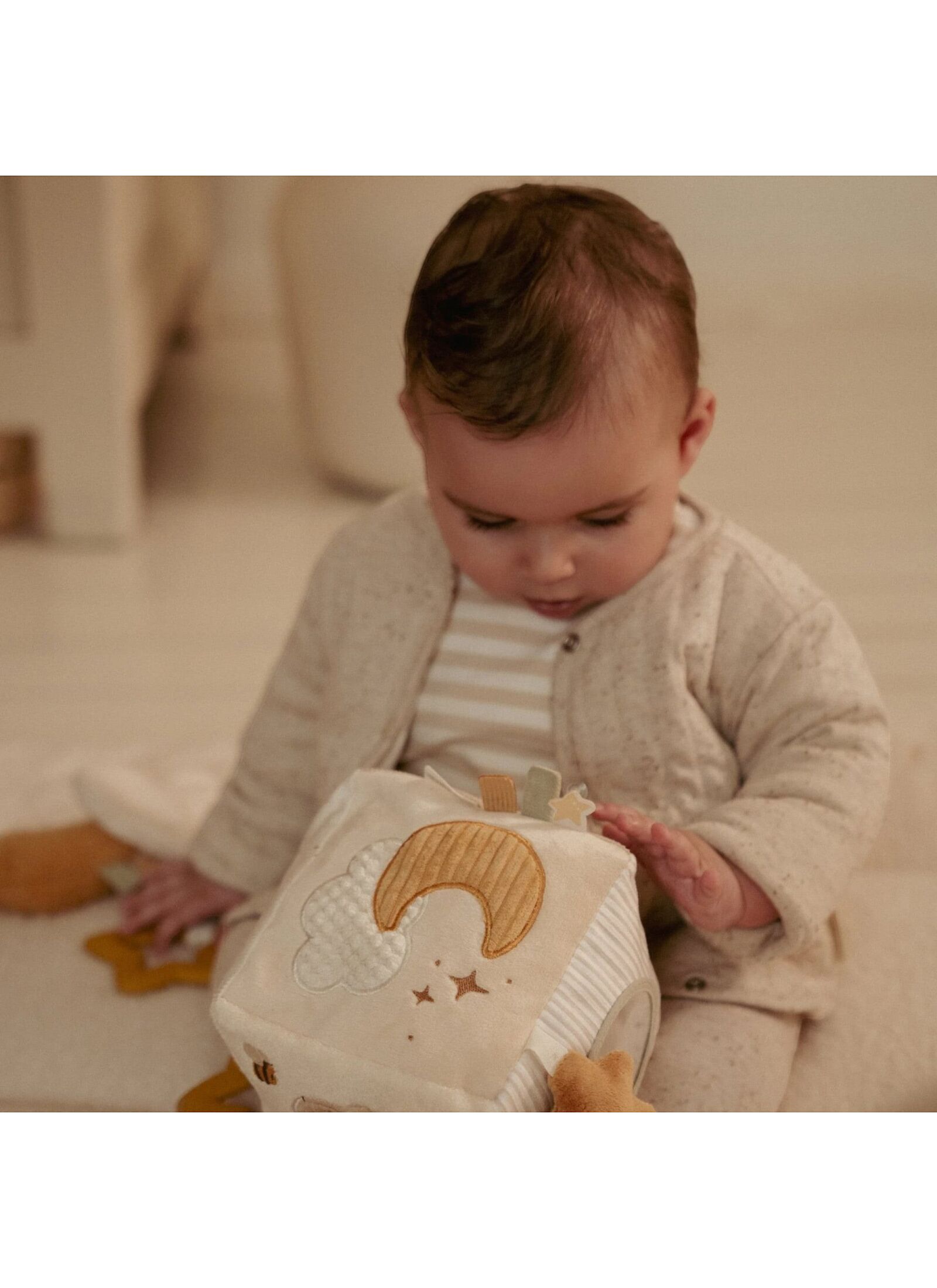 SOFT ACTIVITY CUBE NEWBORN NATURALS