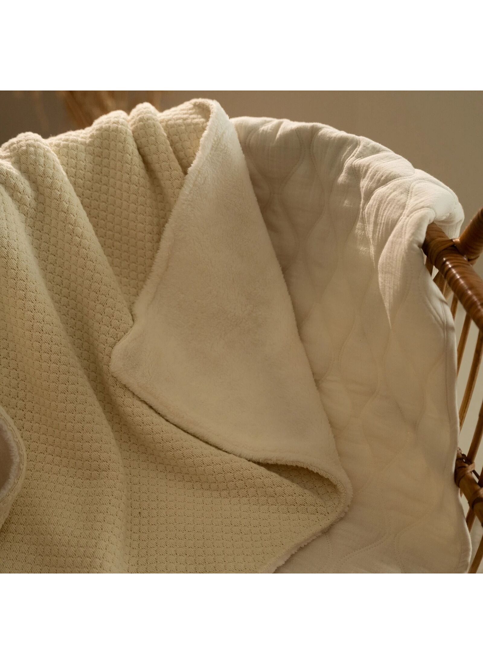 KNITTED CRADLE BLANKET (70X100)  SOFT WHITE