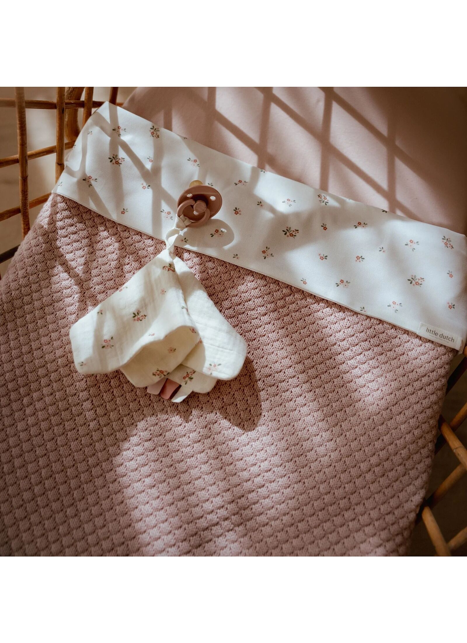 KNITTED CRADLE BLANKET (70X100) PURE BLOSSOM