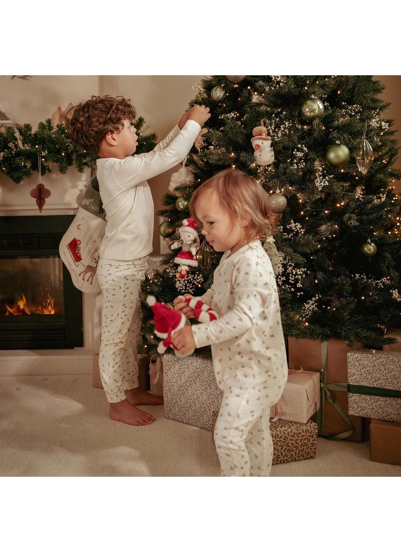 CHRISTMAS ORNAMENTS ROSA