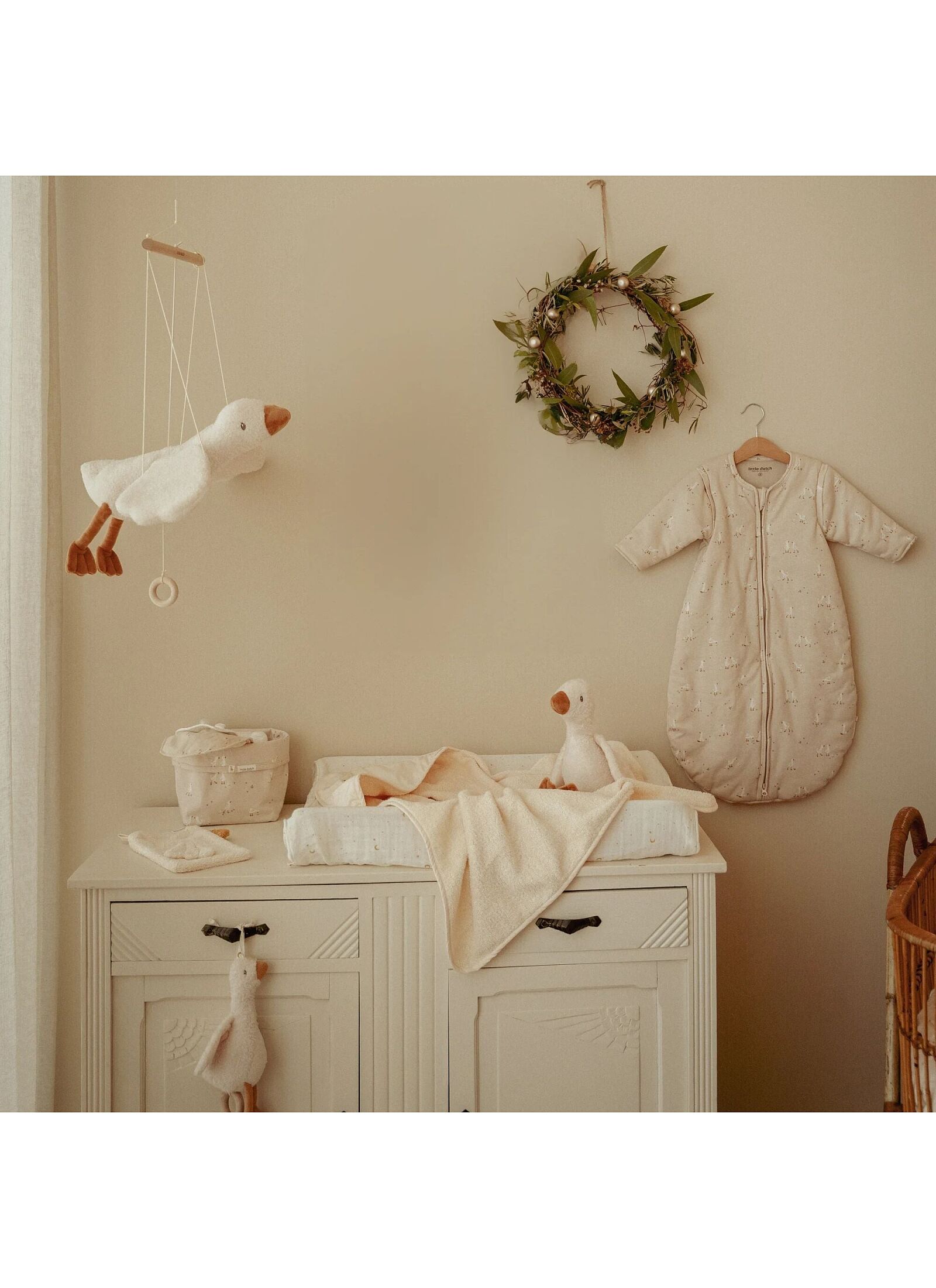 CHANGING COVER MOON &AMP; STARS