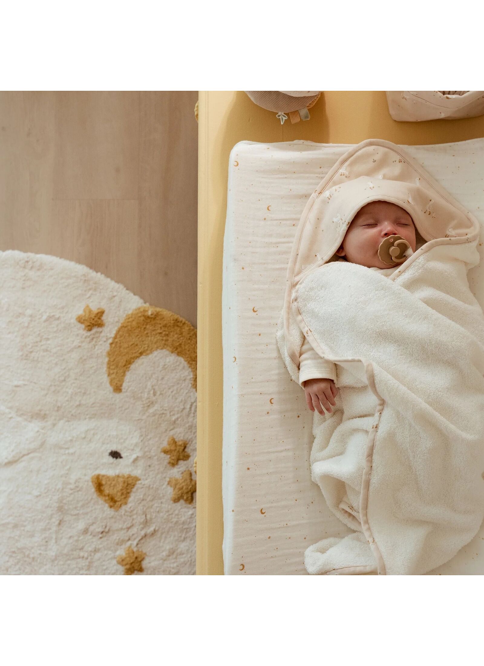 CHANGING COVER MOON &AMP; STARS