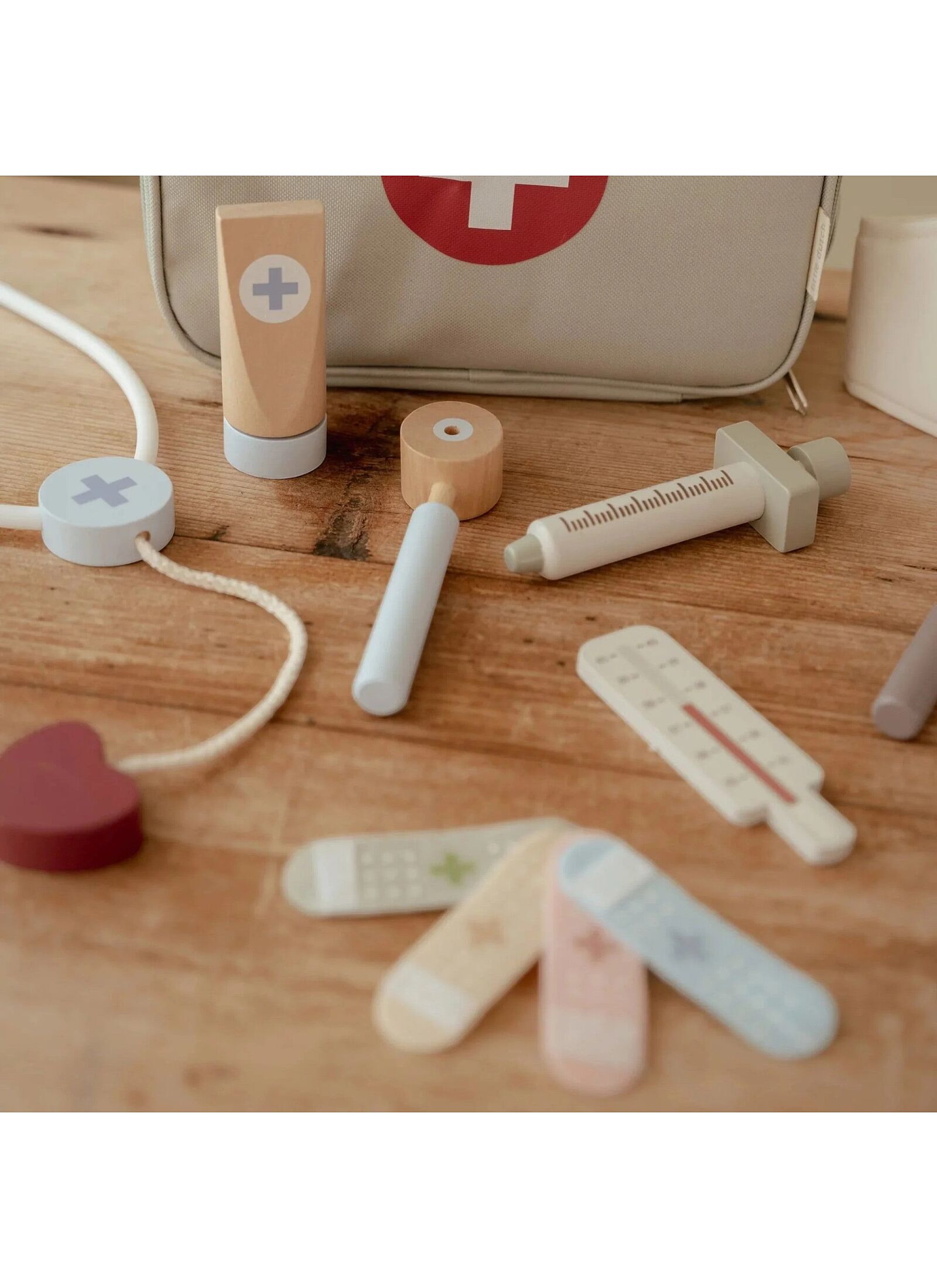 WOODEN TOY DOCTOR'S BAG