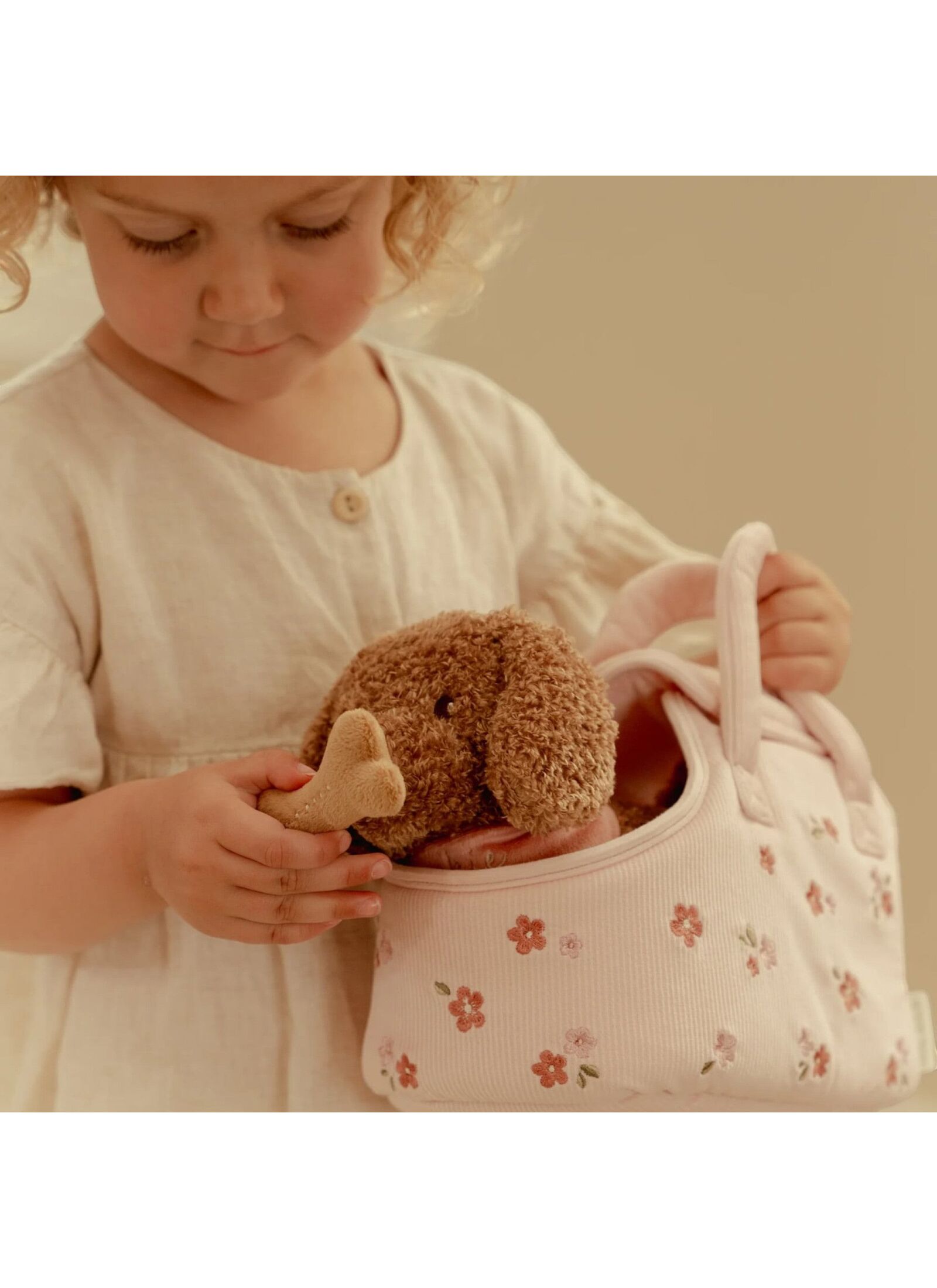 JACKIE FABRIC DOG IN A BASKET