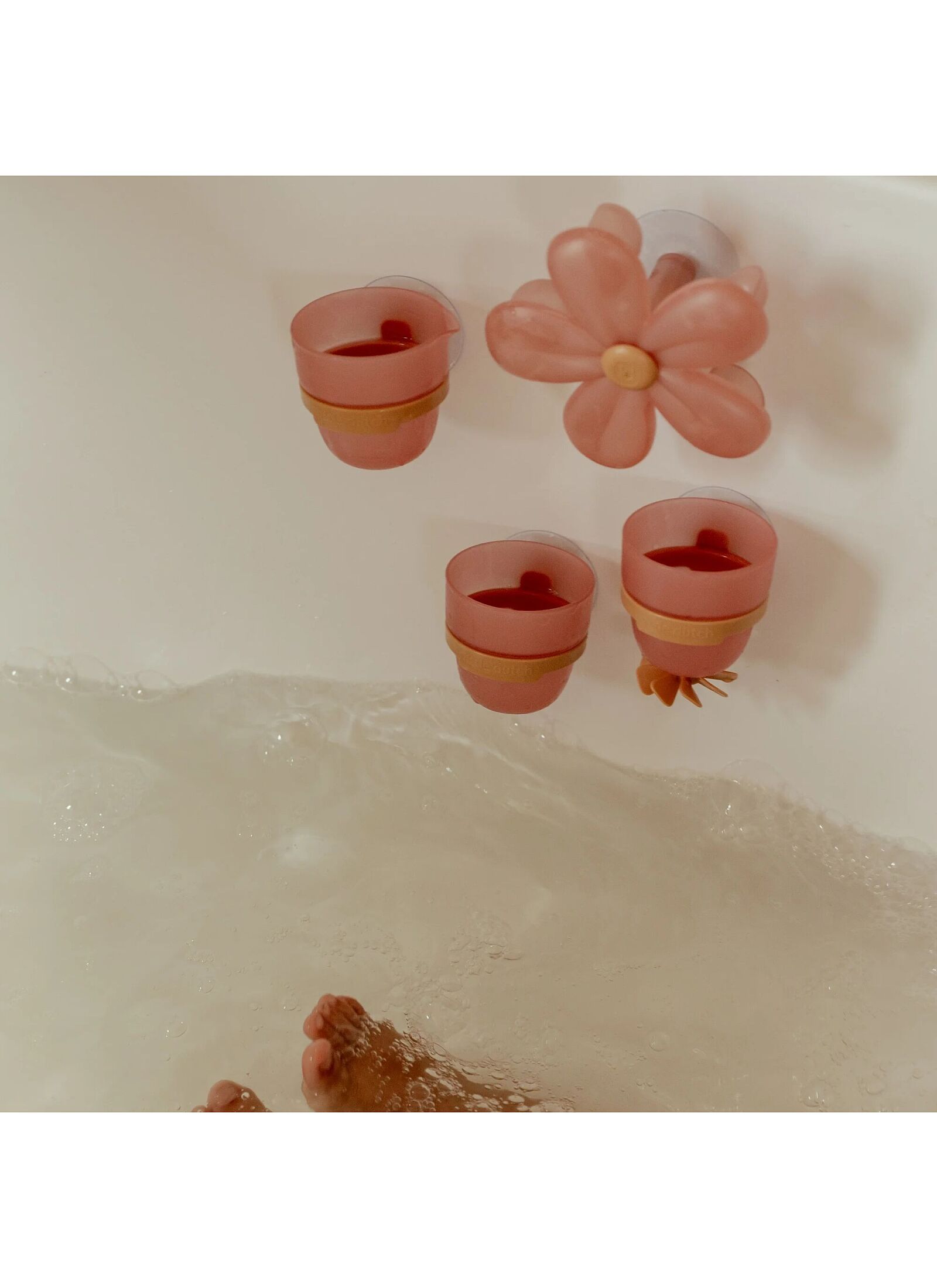 BATH TOY WITH CUPS AND FLOWER