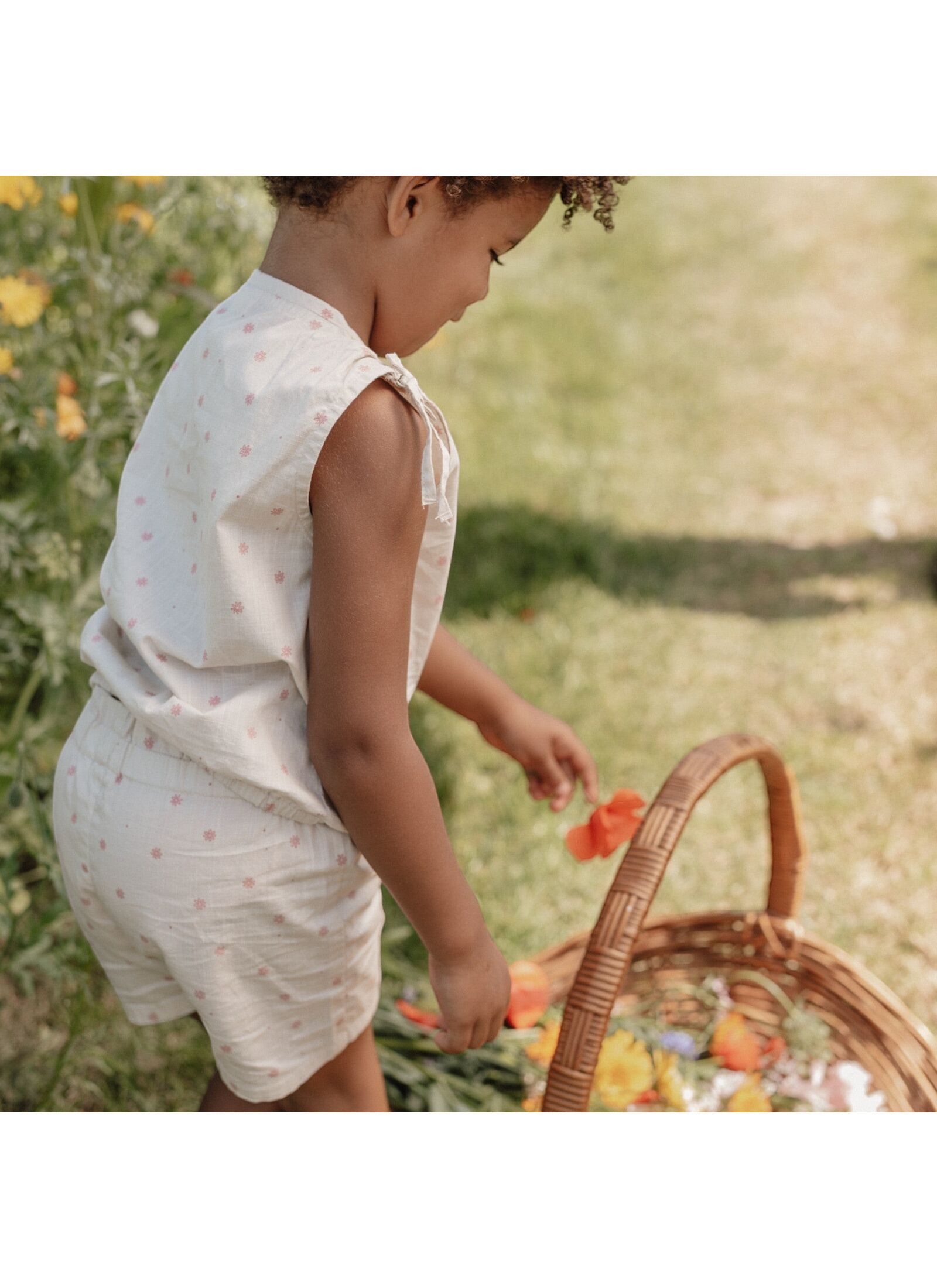 SHORTS FROM ORGANIC COTTON WITH FLOWERS SAND