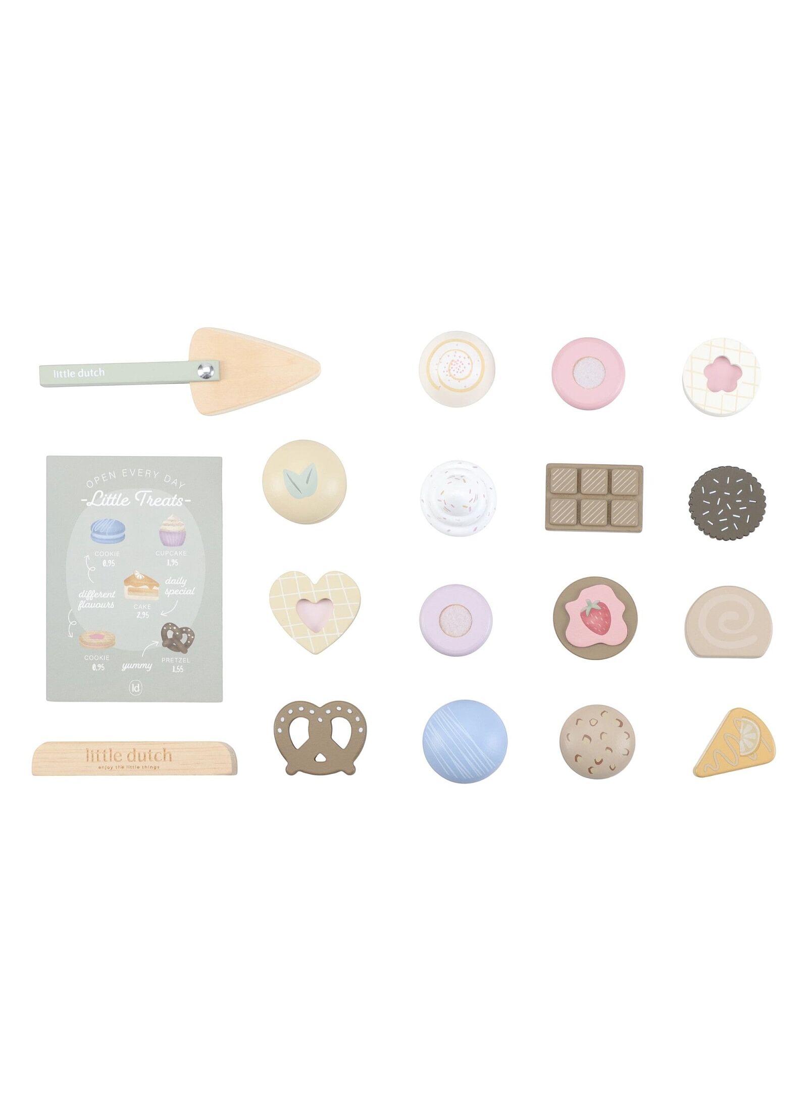 WOODEN PLATE WITH SWEETS