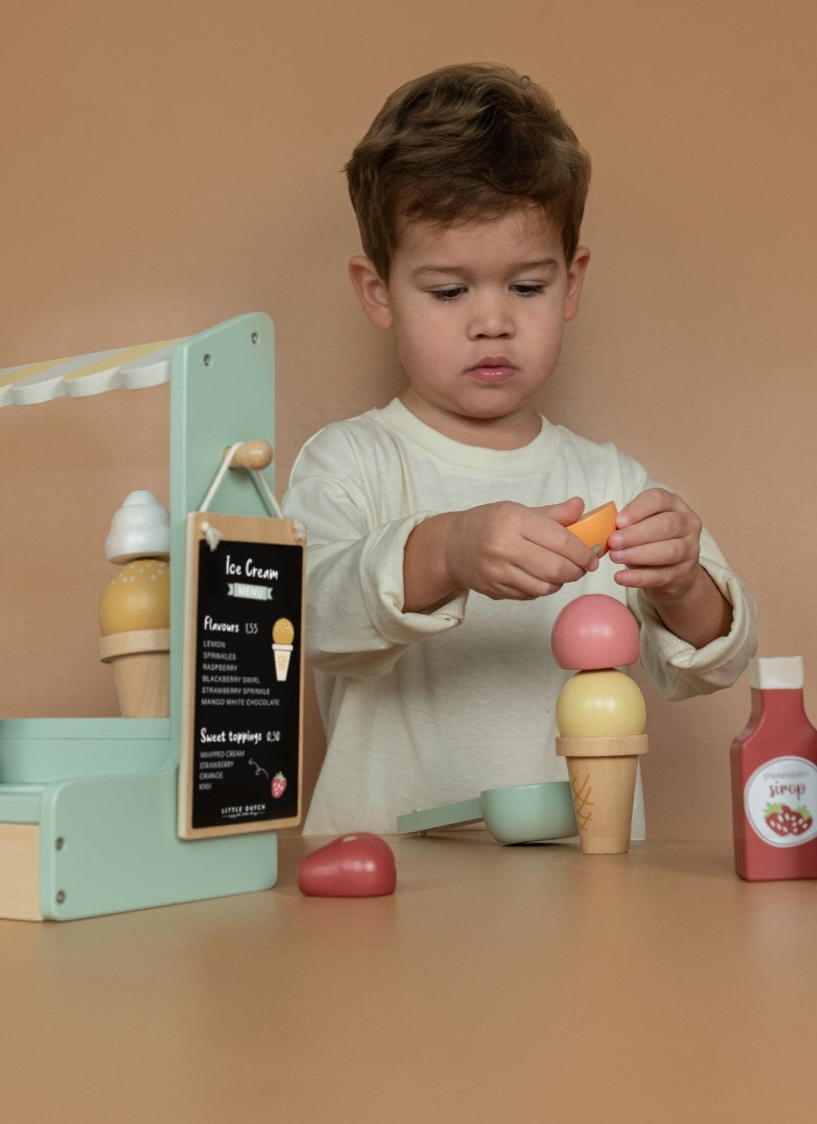 WOODEN ICE CREAM SHOP