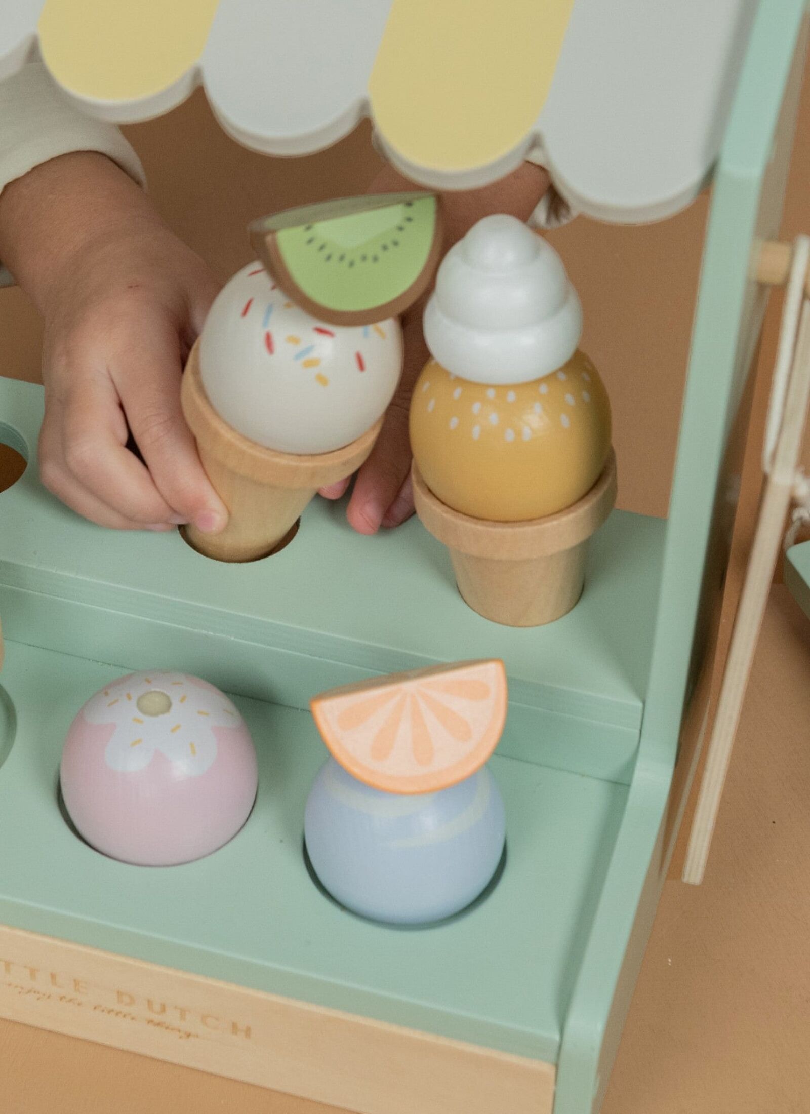 WOODEN ICE CREAM SHOP