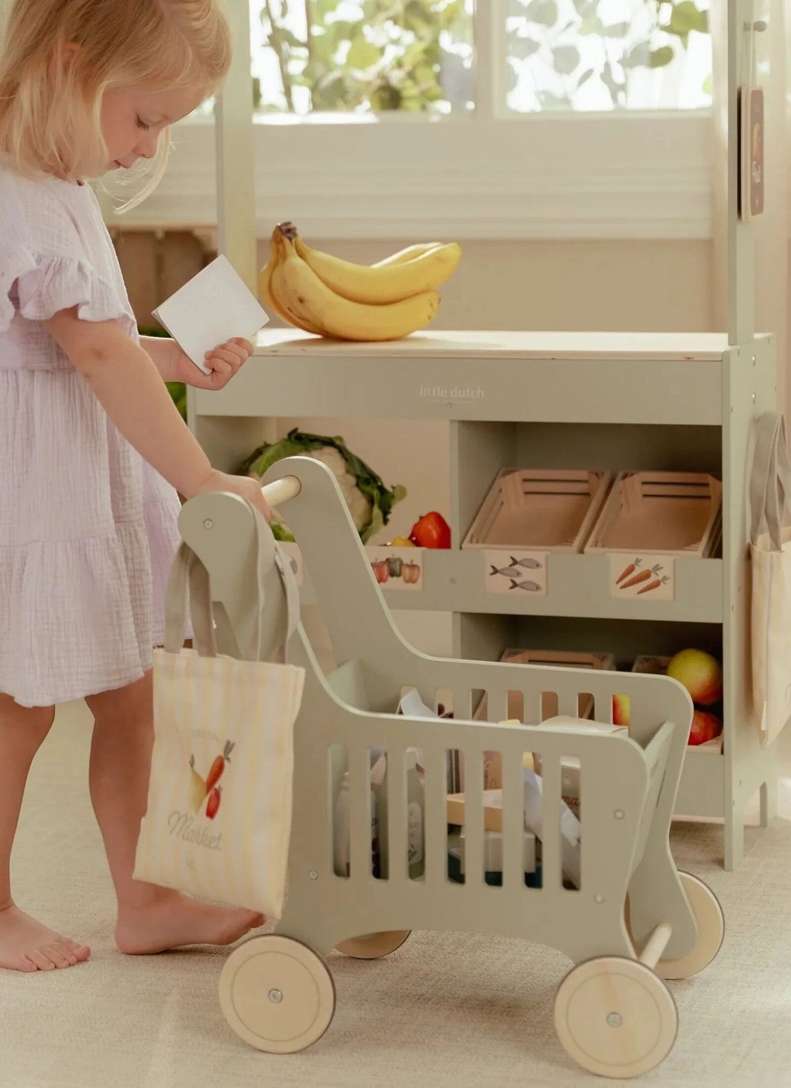 WOODEN SHOPPING CART