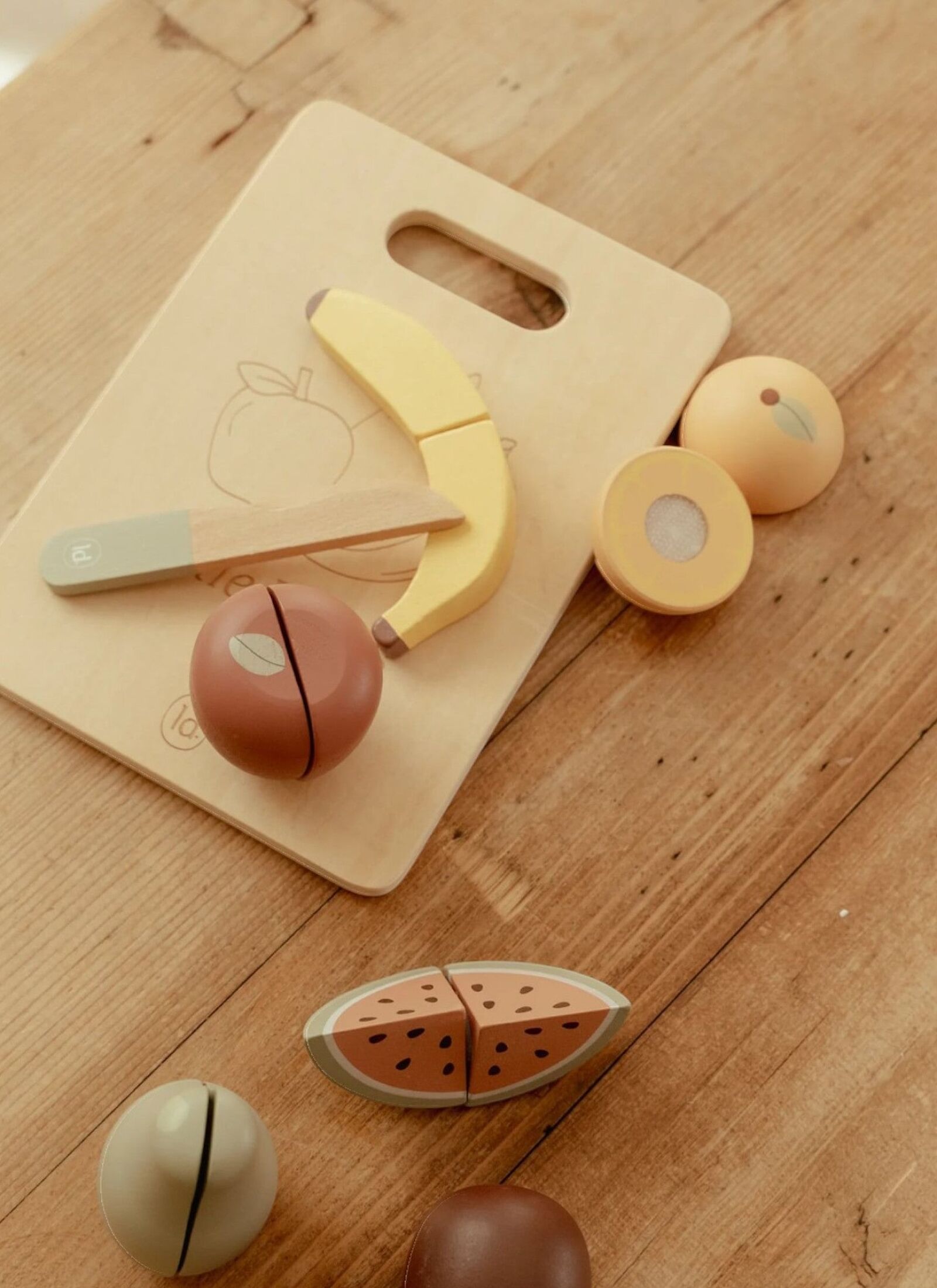 WOODEN CUTTING FRUITS