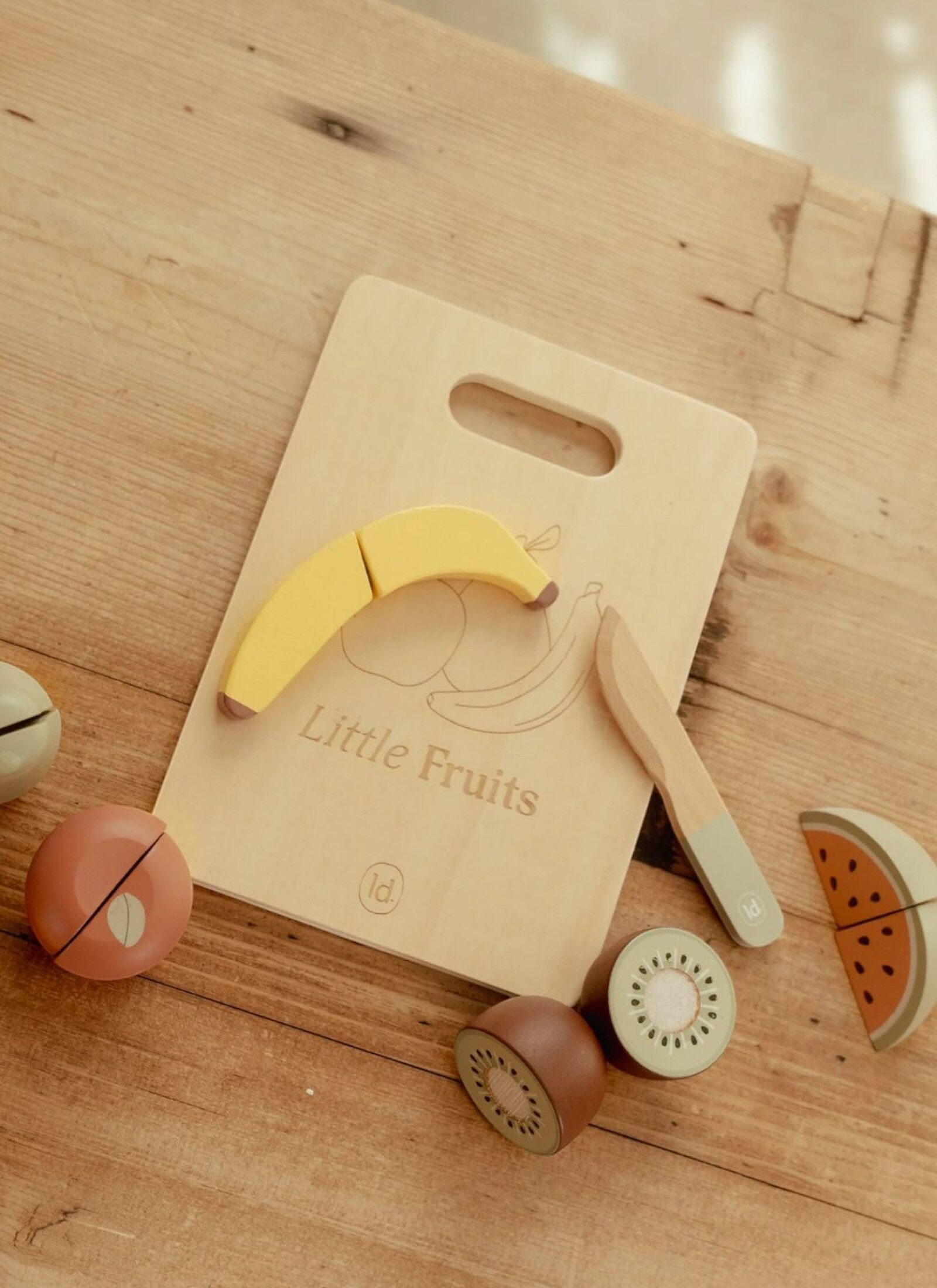 WOODEN CUTTING FRUITS