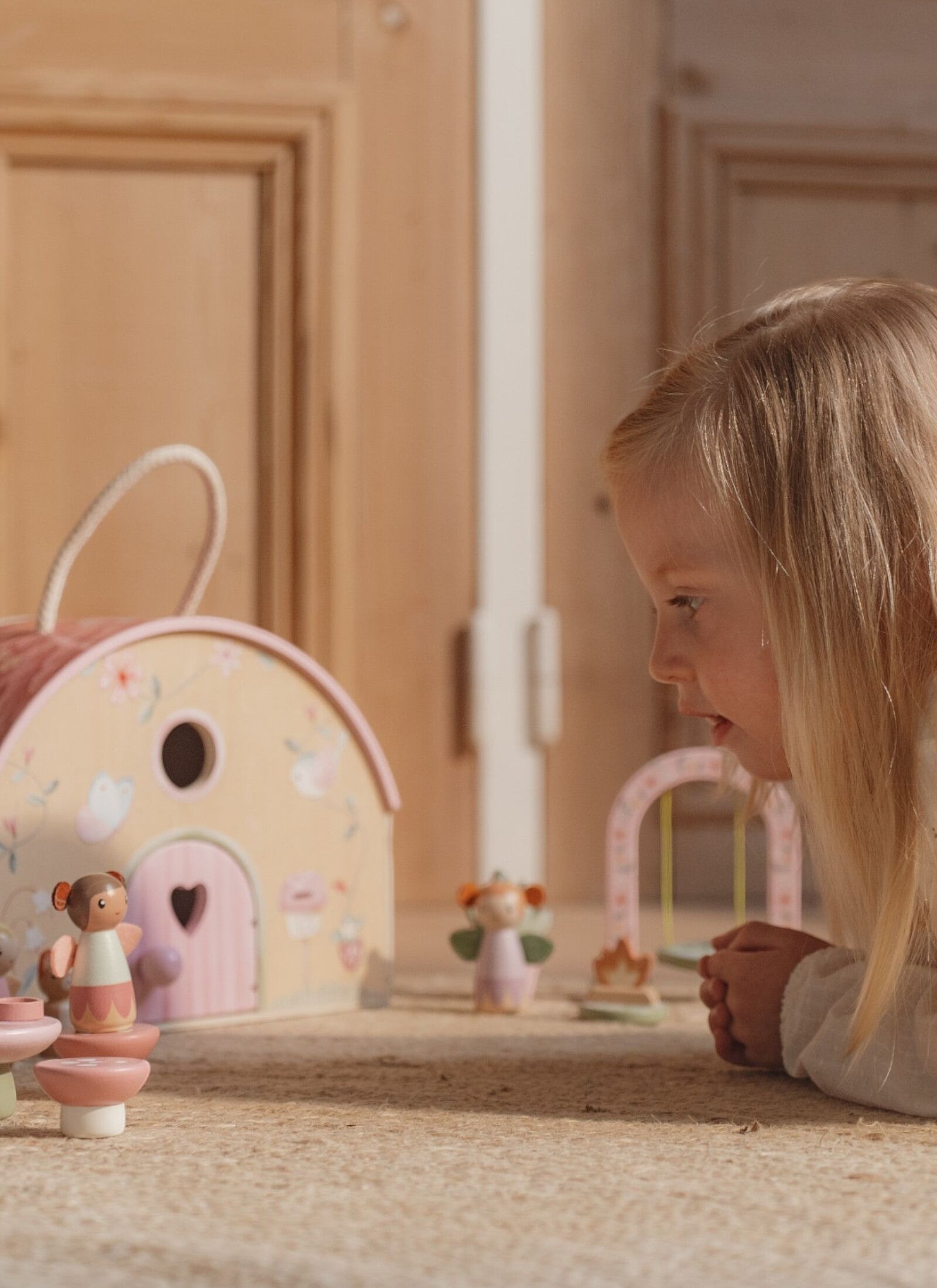 WOODEN PORTABLE DOLL'S HOUSE FAIRY GARDEN