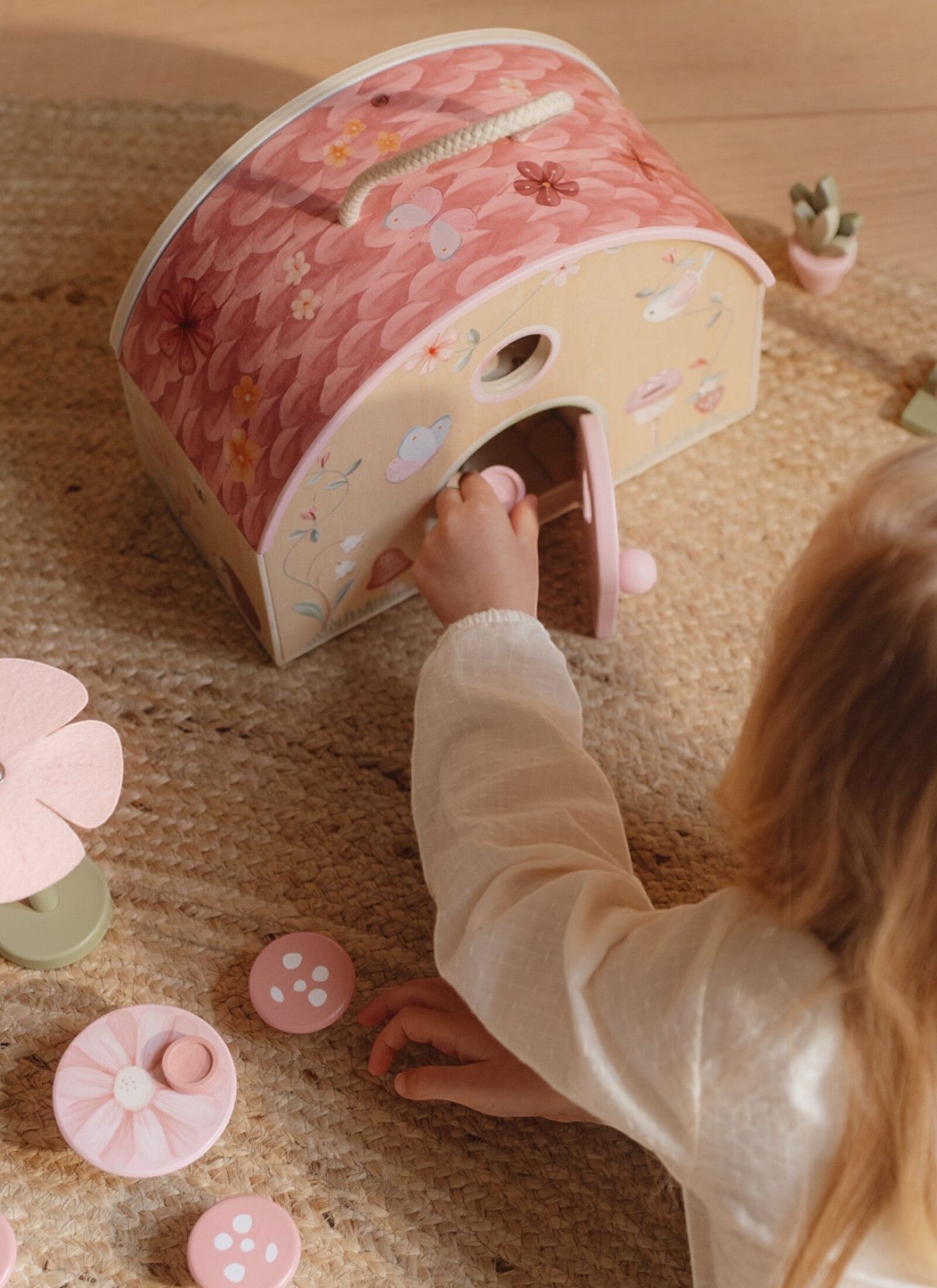 WOODEN PORTABLE DOLL'S HOUSE FAIRY GARDEN