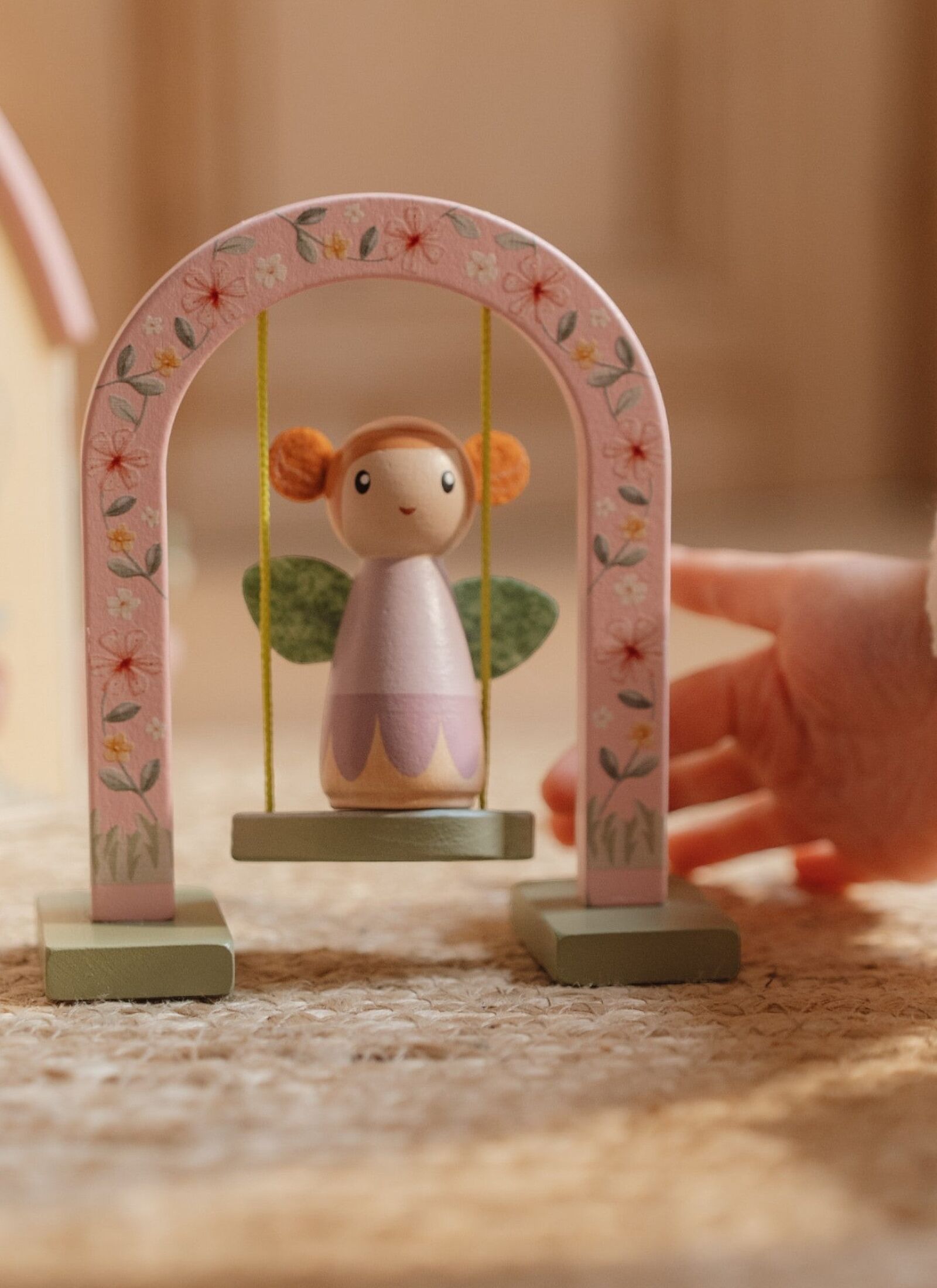 WOODEN PORTABLE DOLL'S HOUSE FAIRY GARDEN