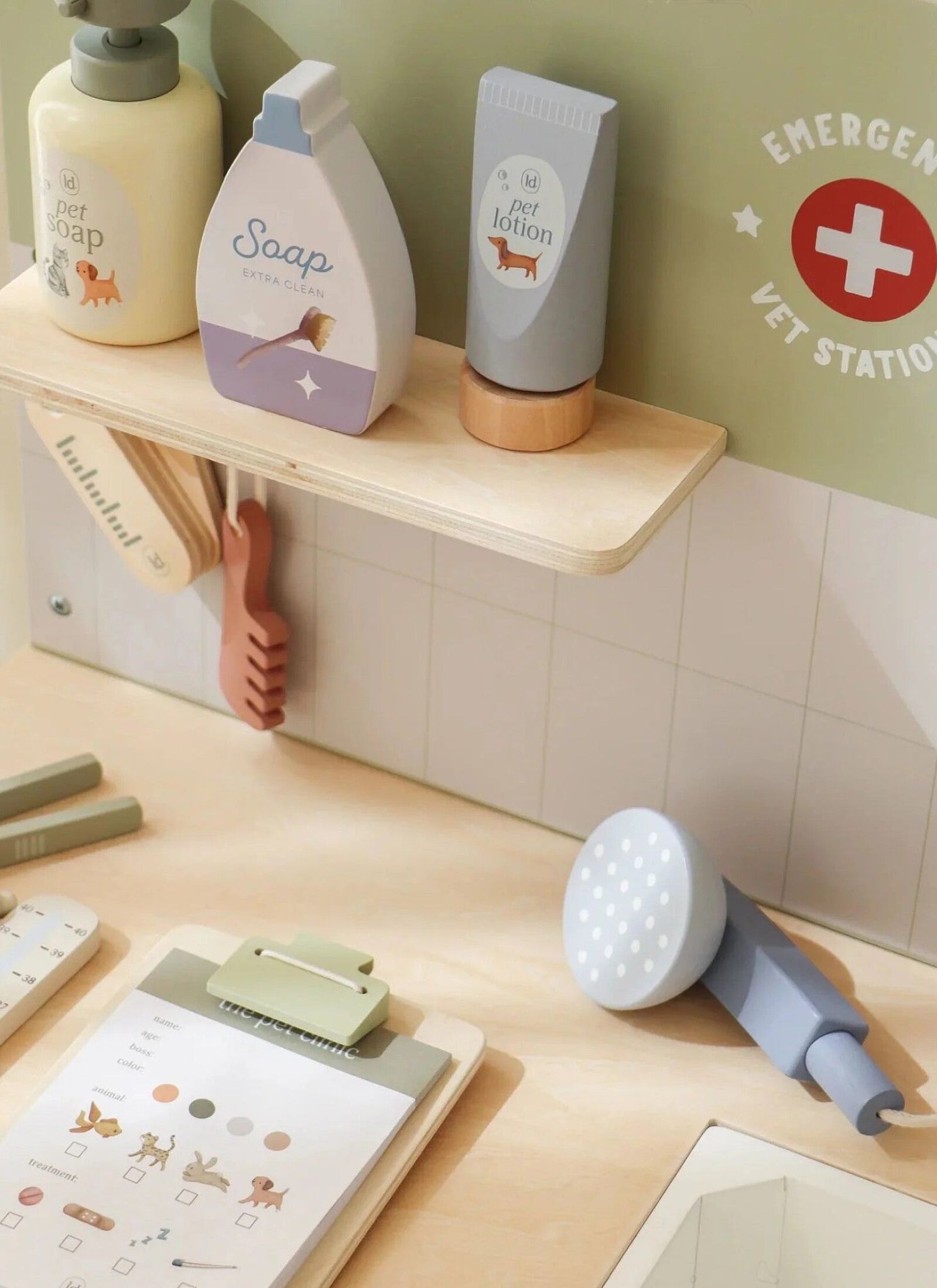 WOODEN TOY VATERINARY