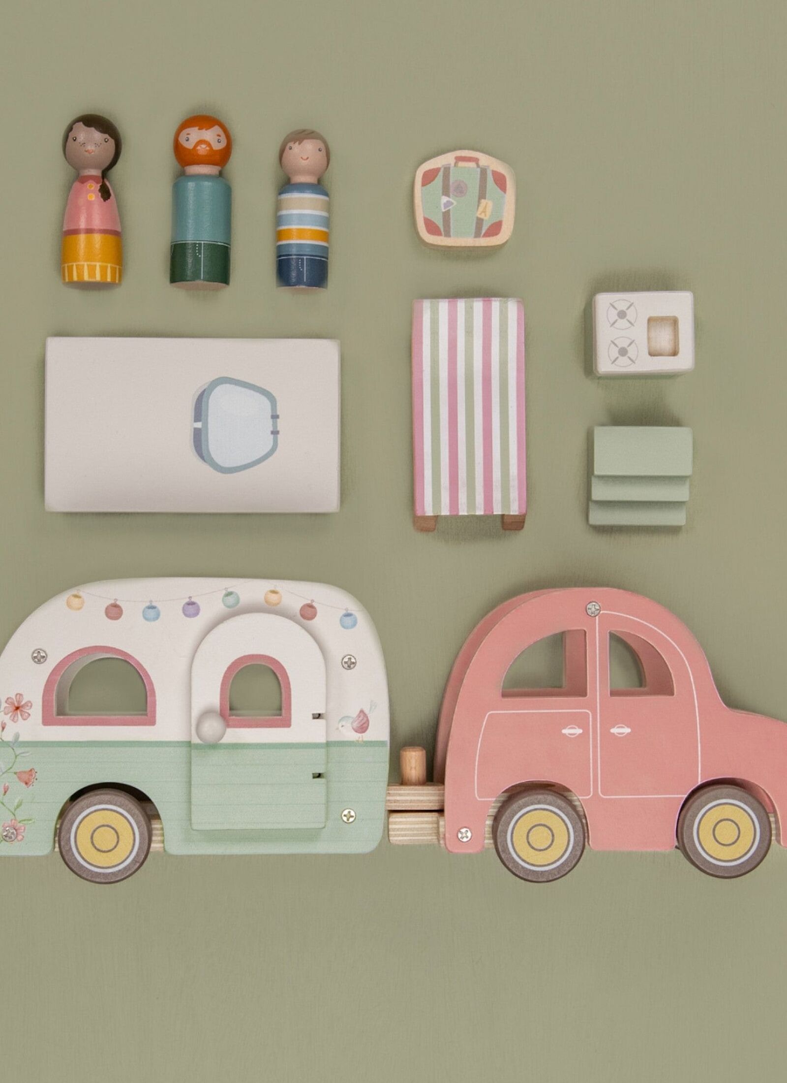 WOODEN CAR WITH MOBILE HOME