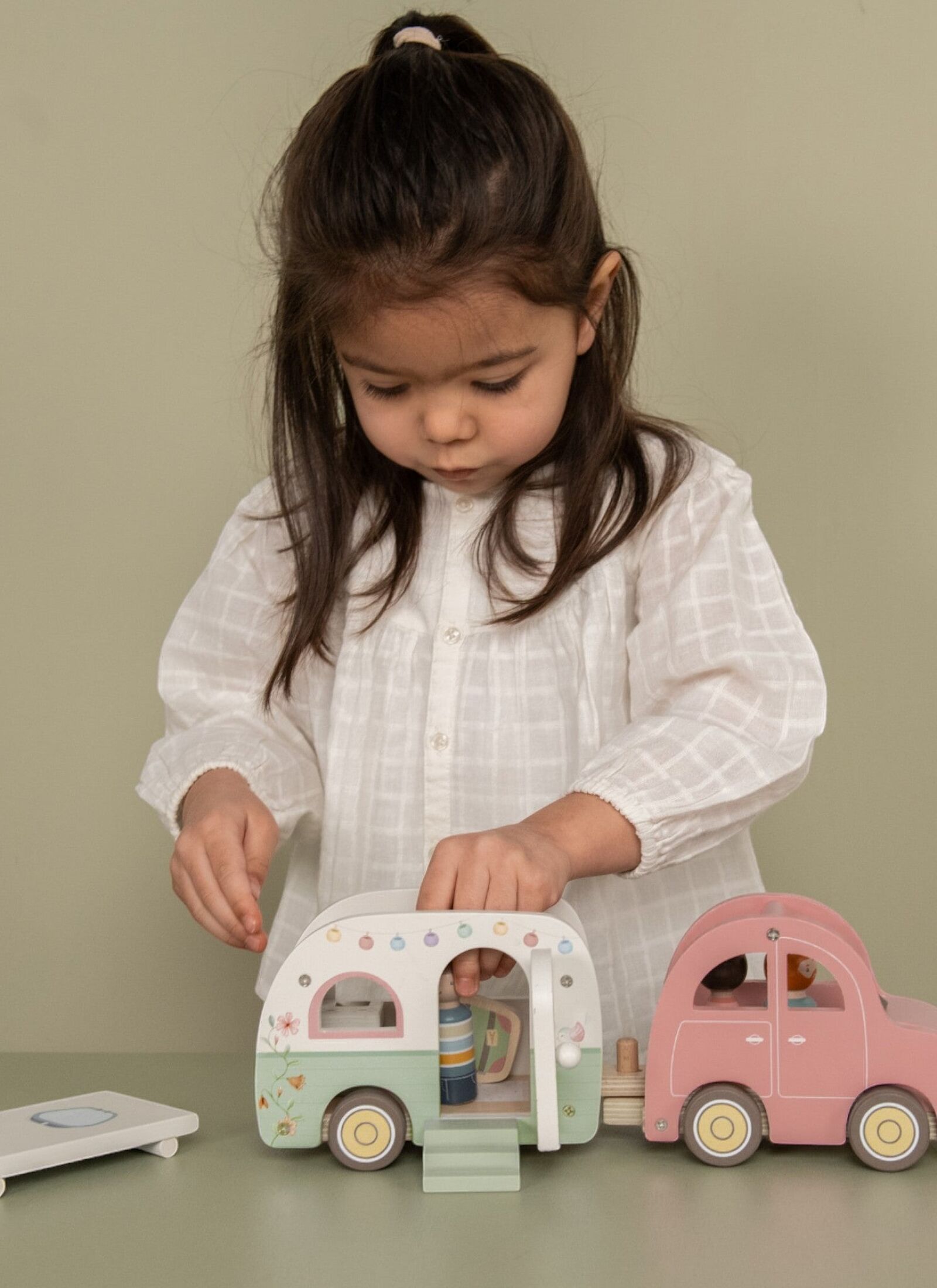 WOODEN CAR WITH MOBILE HOME