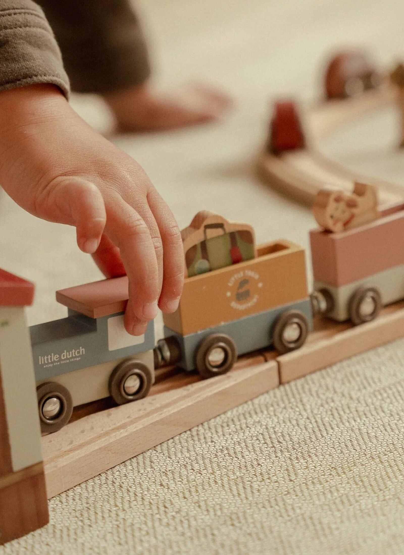 WOODEN RAILWAY TRAIN SET XL