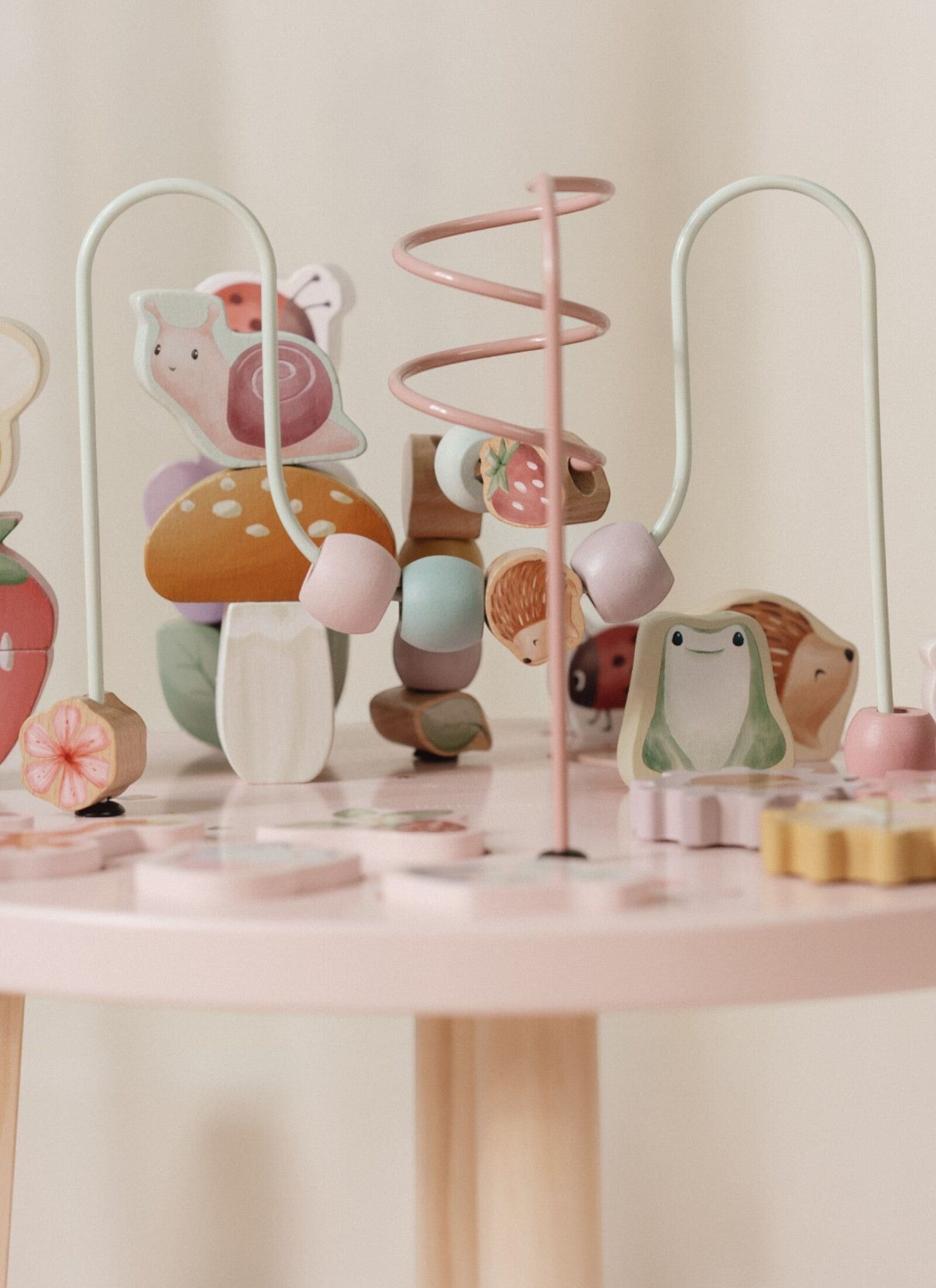 ACTIVITY TABLE FAIRY GARDEN