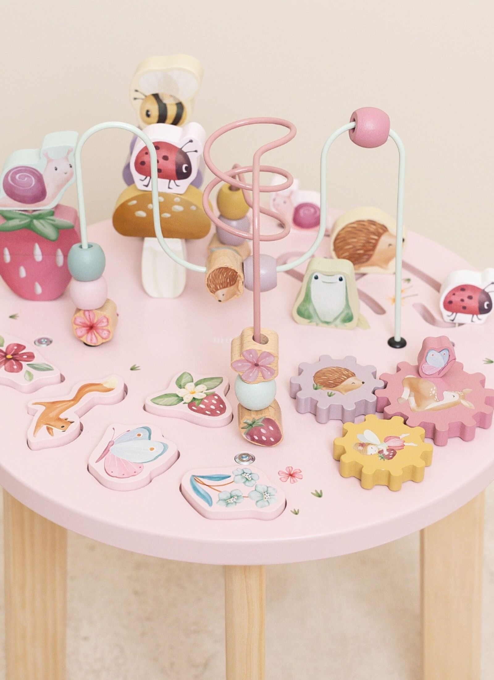 ACTIVITY TABLE FAIRY GARDEN