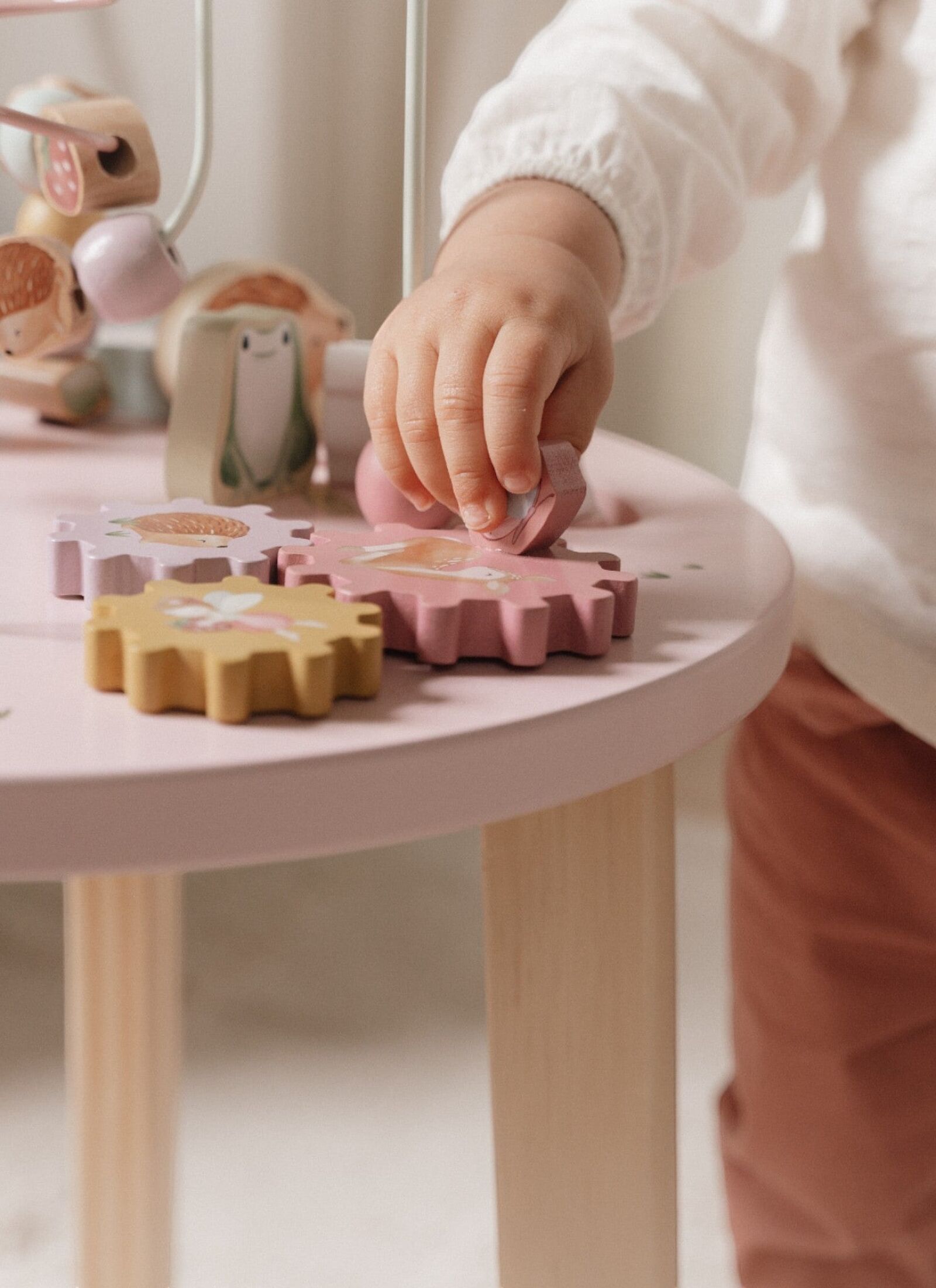 ACTIVITY TABLE FAIRY GARDEN